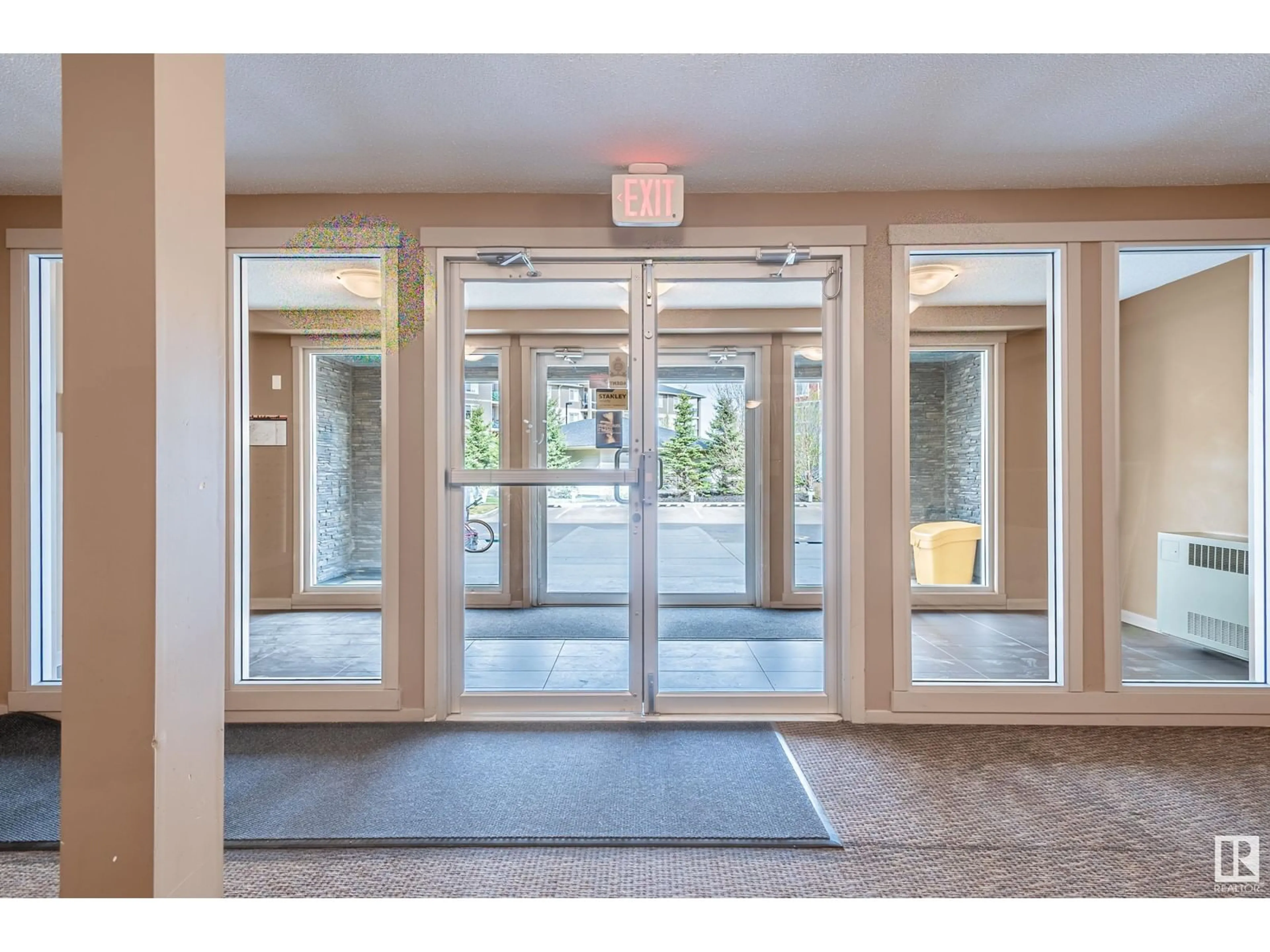 Indoor entryway for 313 18122 77 ST NW, Edmonton Alberta T5Z0N7