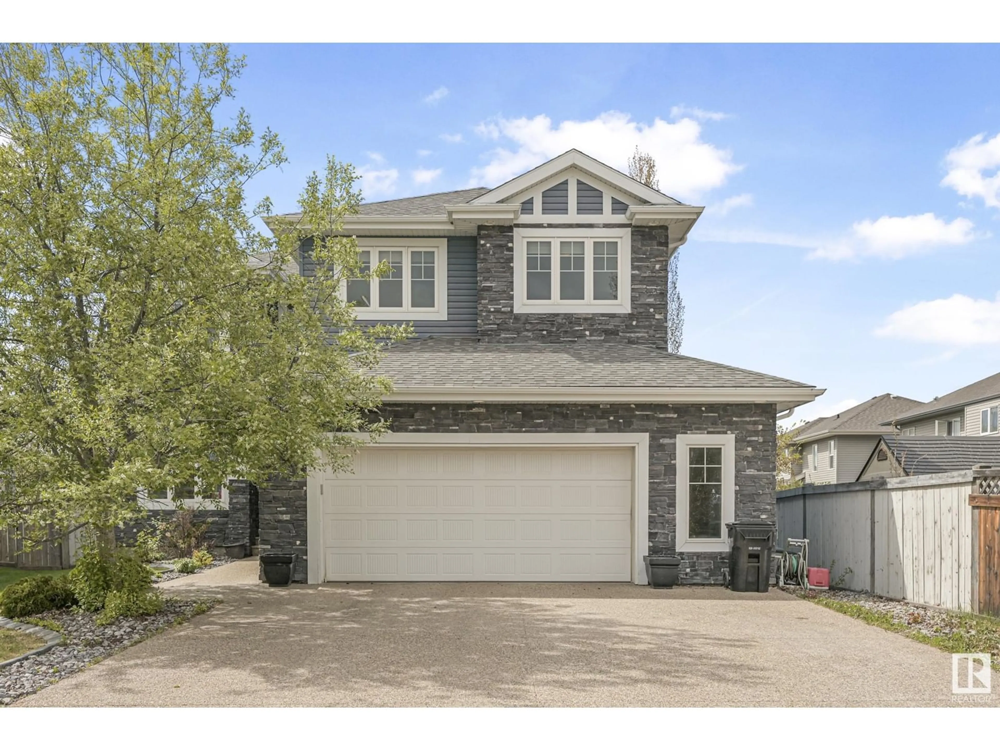 Home with vinyl exterior material, street for 28 LONGVIEW PT, Spruce Grove Alberta T7X0H4