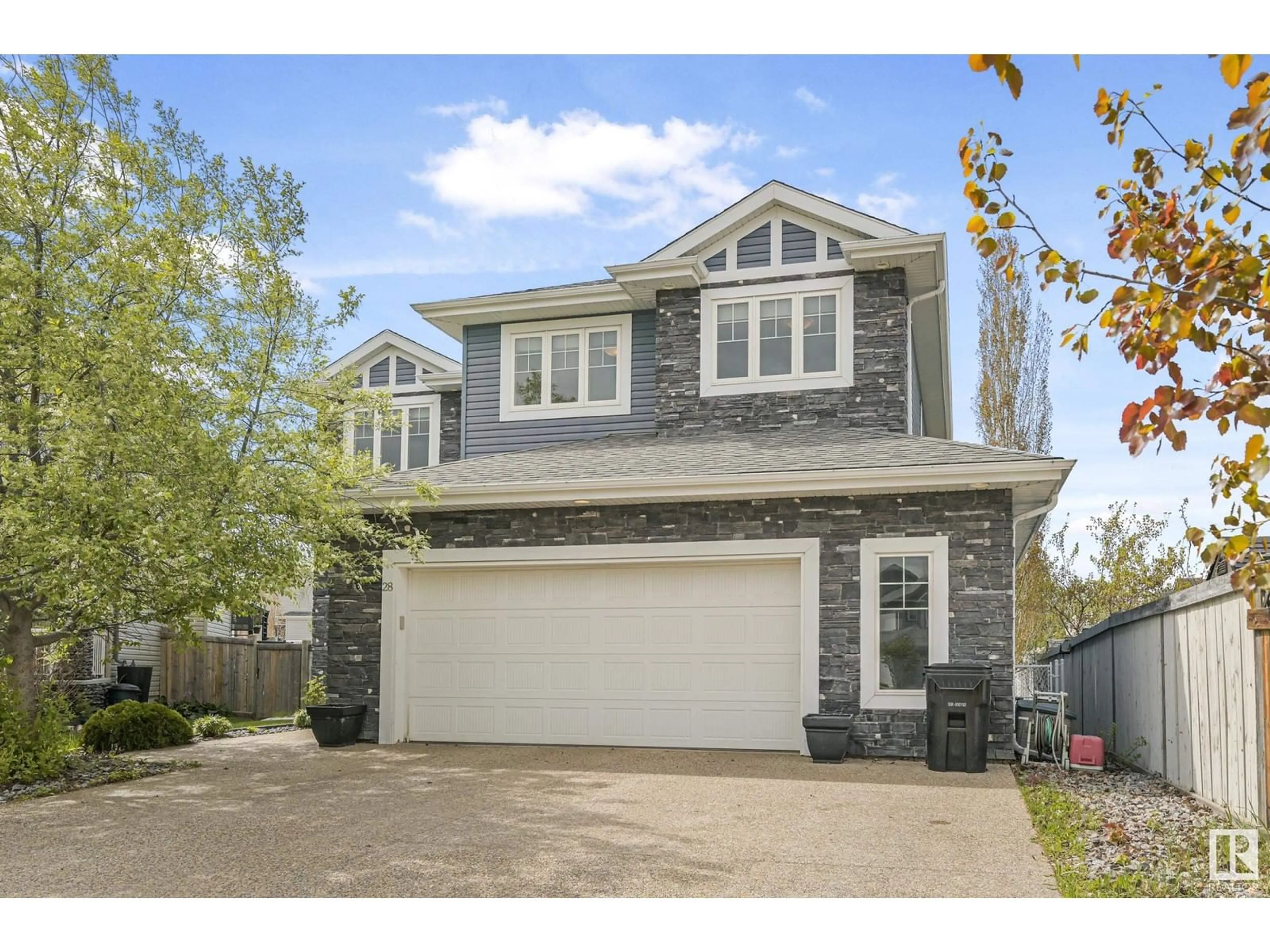 Home with vinyl exterior material, street for 28 LONGVIEW PT, Spruce Grove Alberta T7X0H4