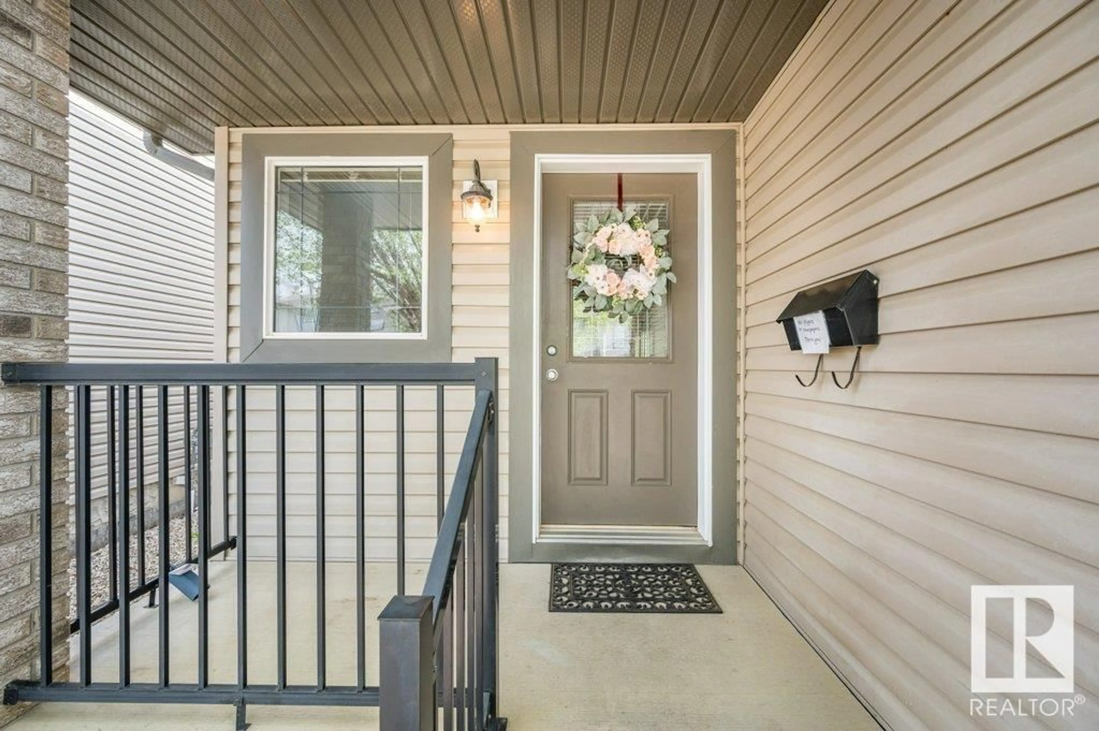 Indoor entryway for 26 - 20 NORMAN CO, St. Albert Alberta T8N7K4