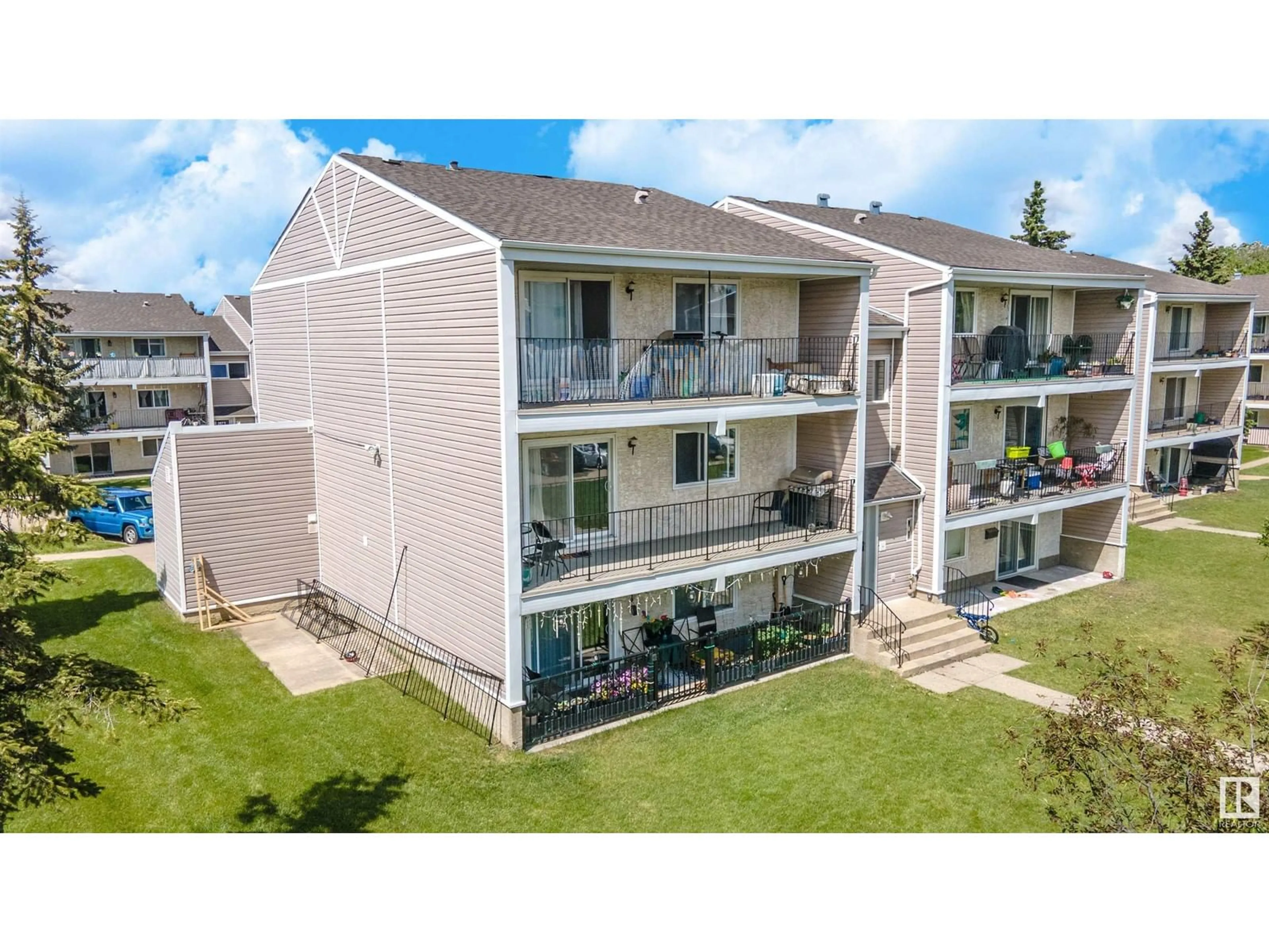 A pic from outside/outdoor area/front of a property/back of a property/a pic from drone, unknown for #5 - 3855 76 ST, Edmonton Alberta T6K2P9