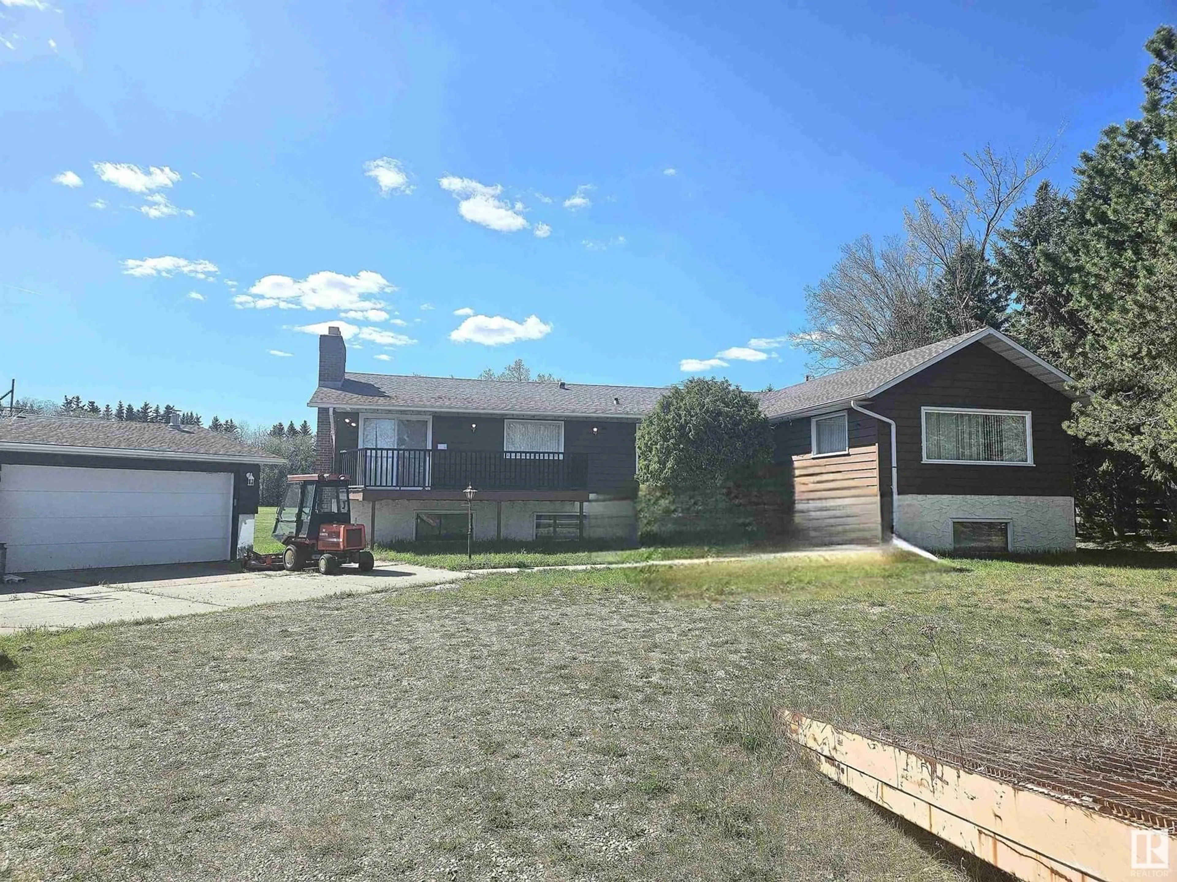 A pic from outside/outdoor area/front of a property/back of a property/a pic from drone, unknown for 53310 - 312 RGE ROAD 275, Rural Parkland County Alberta T7X3V8