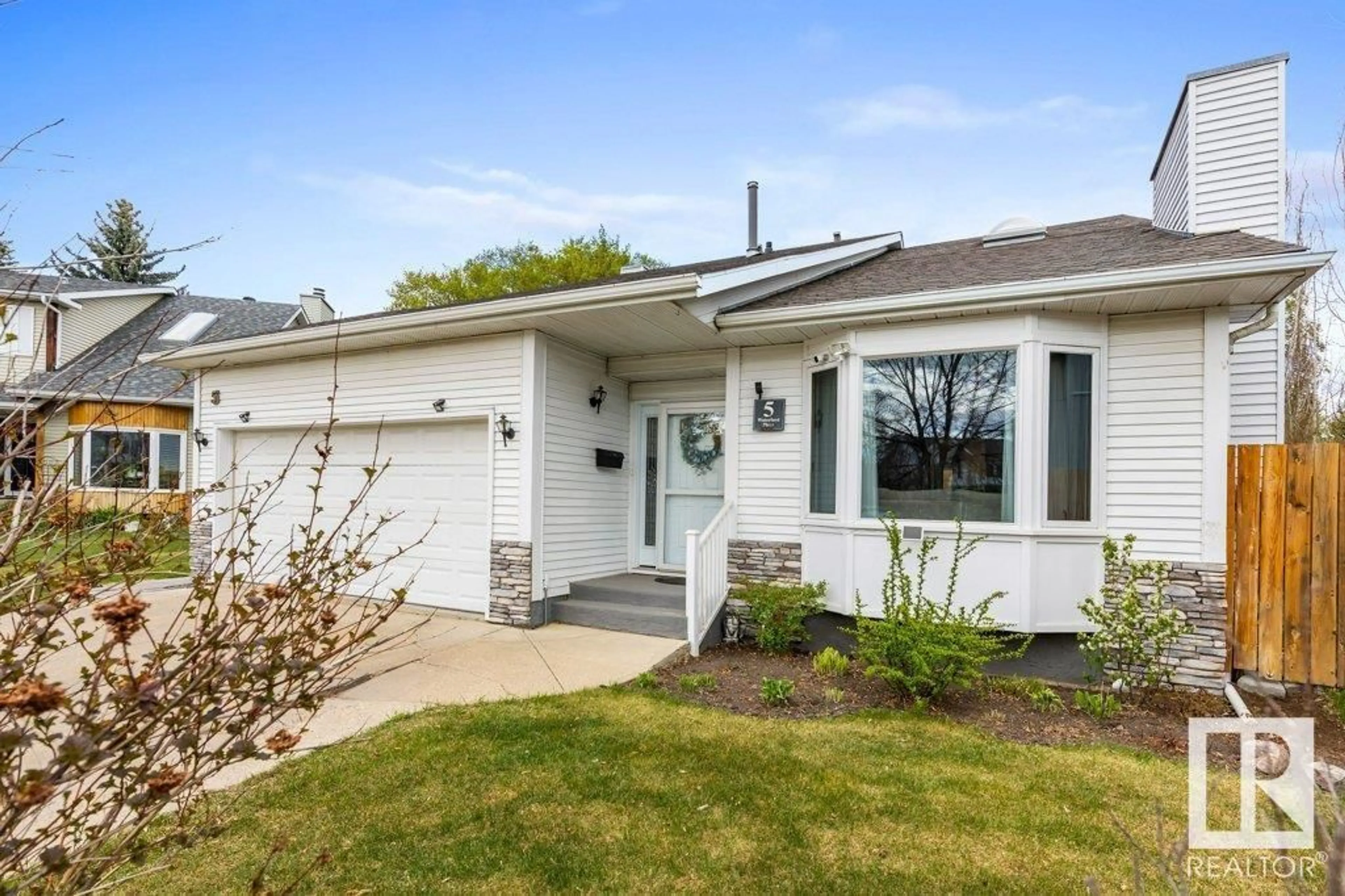 Home with vinyl exterior material, street for 5 WATERFORD PL, St. Albert Alberta T8N3P9
