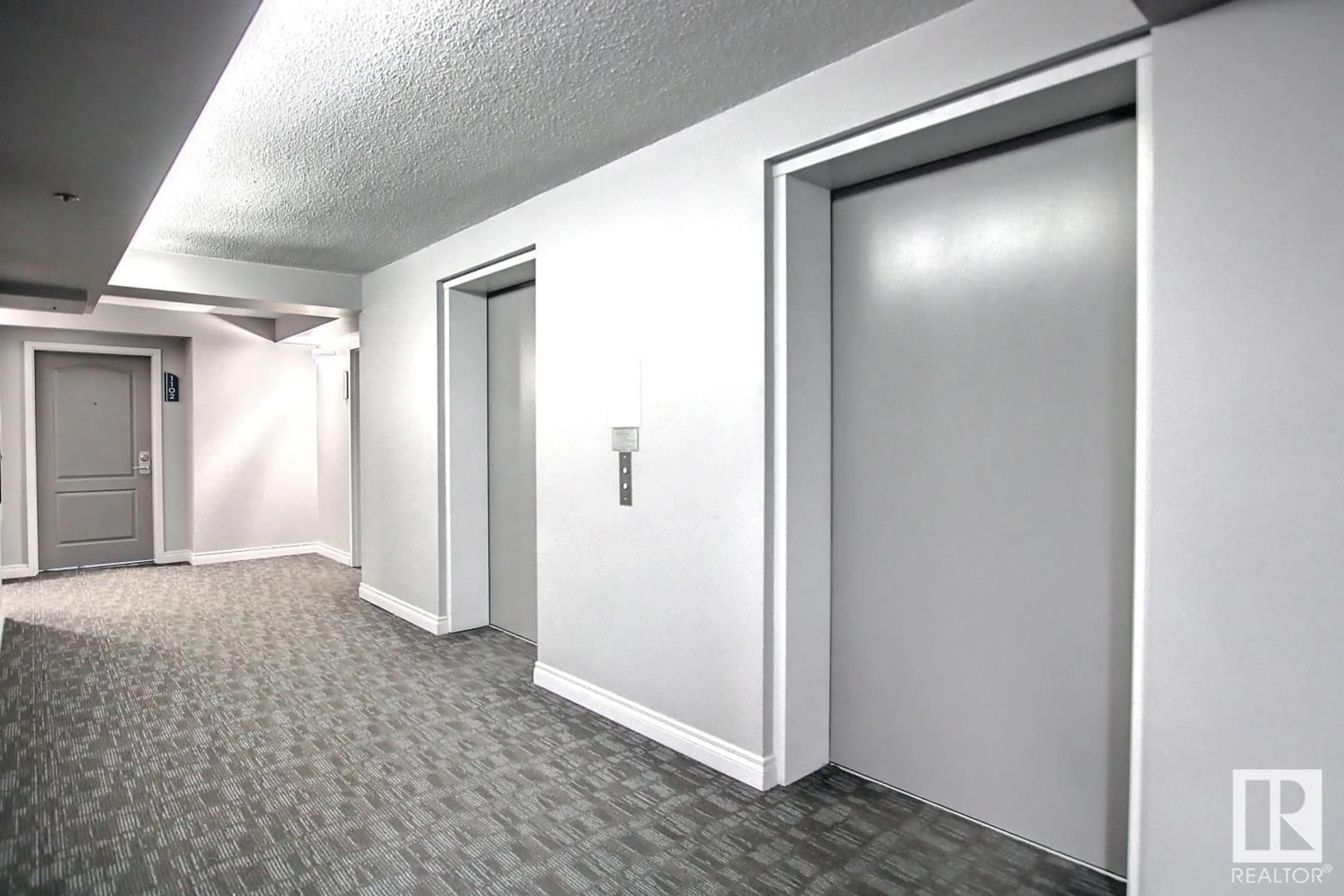 Indoor foyer for 1105 - 10130 114 ST, Edmonton Alberta T5K2S6