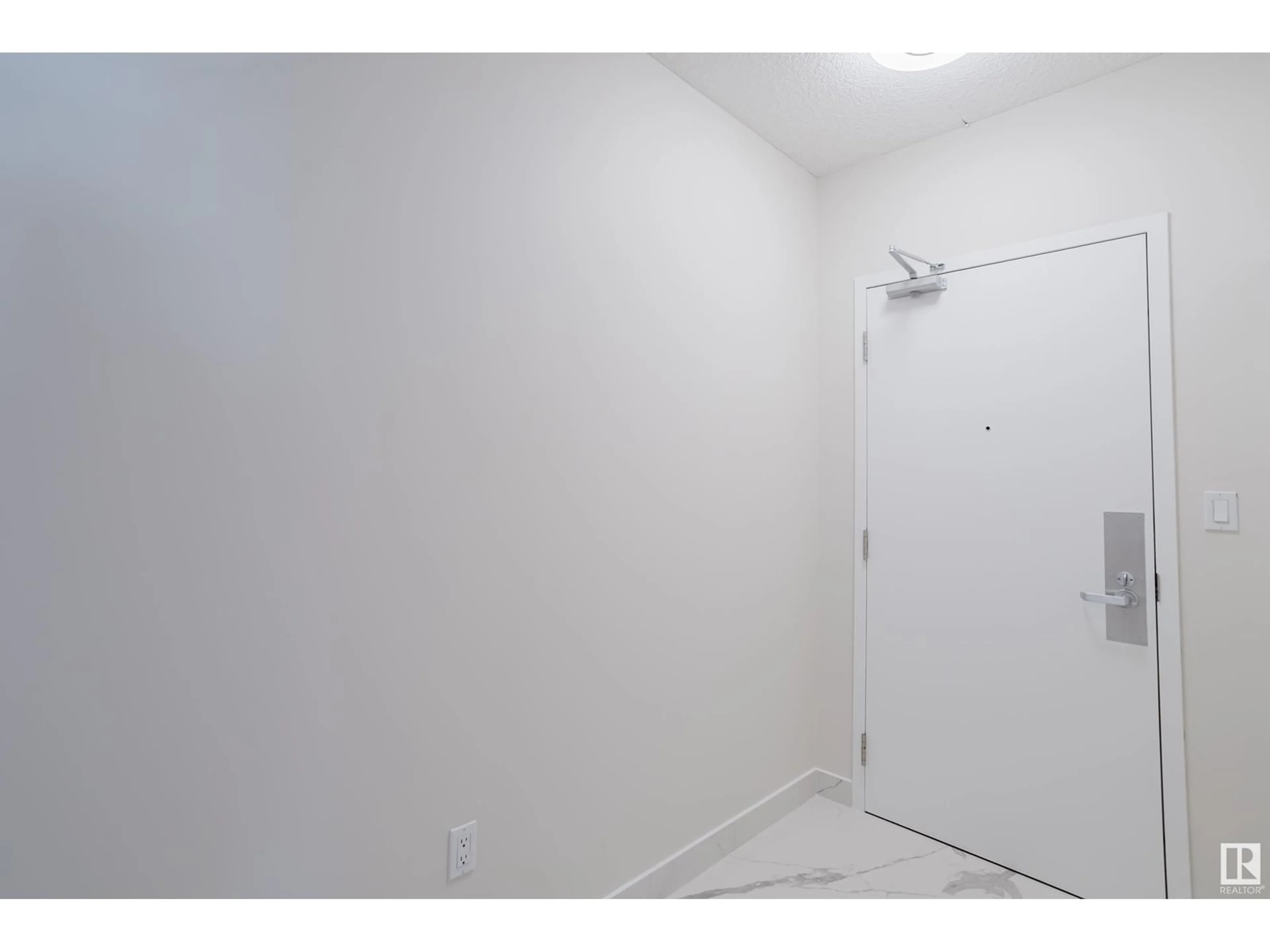 A pic of a room for NW - 606 9919 105 ST, Edmonton Alberta T5K1B1