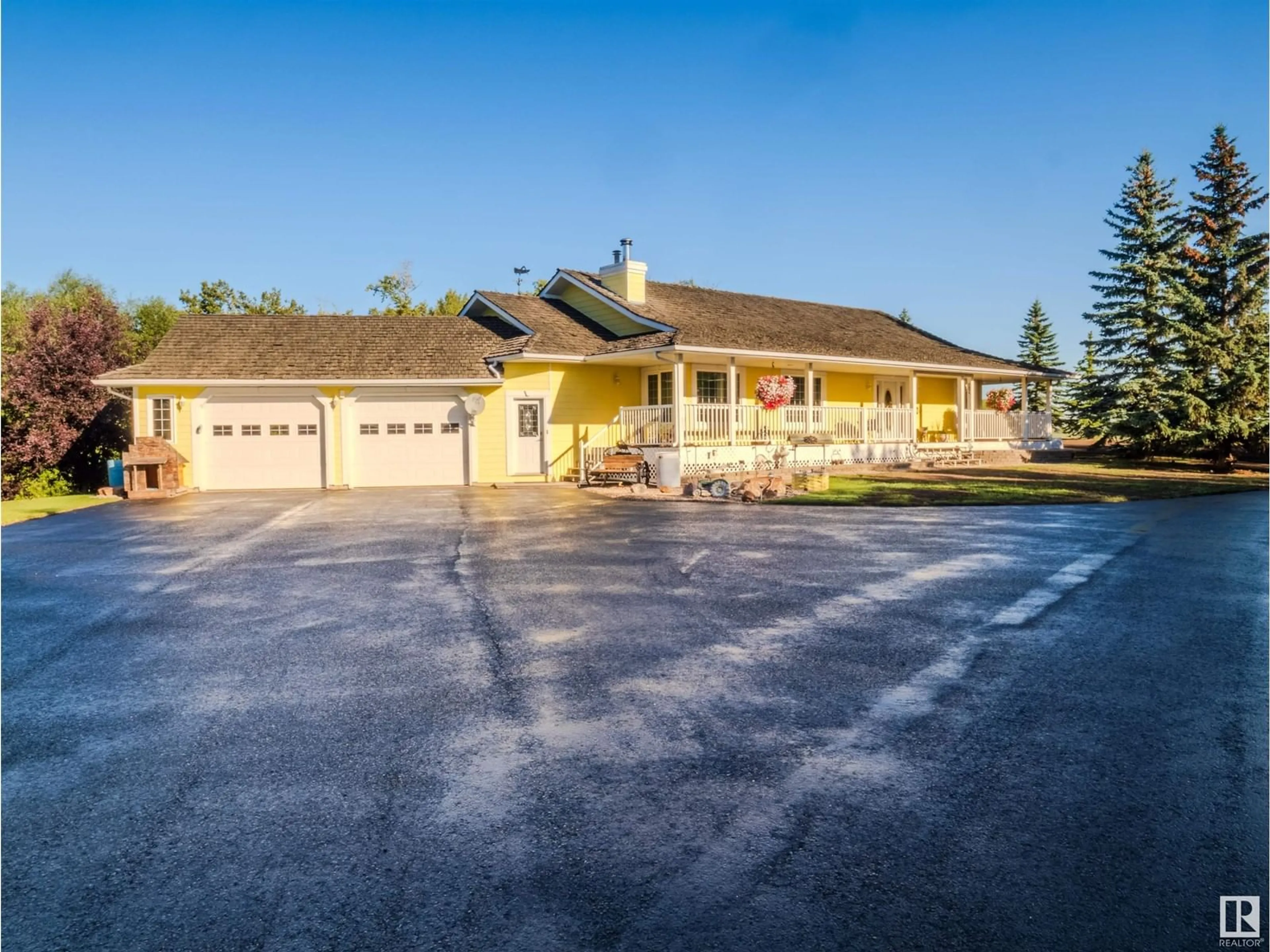 A pic from outside/outdoor area/front of a property/back of a property/a pic from drone, unknown for 23038 TWP ROAD 512, Rural Strathcona County Alberta T8B1K7