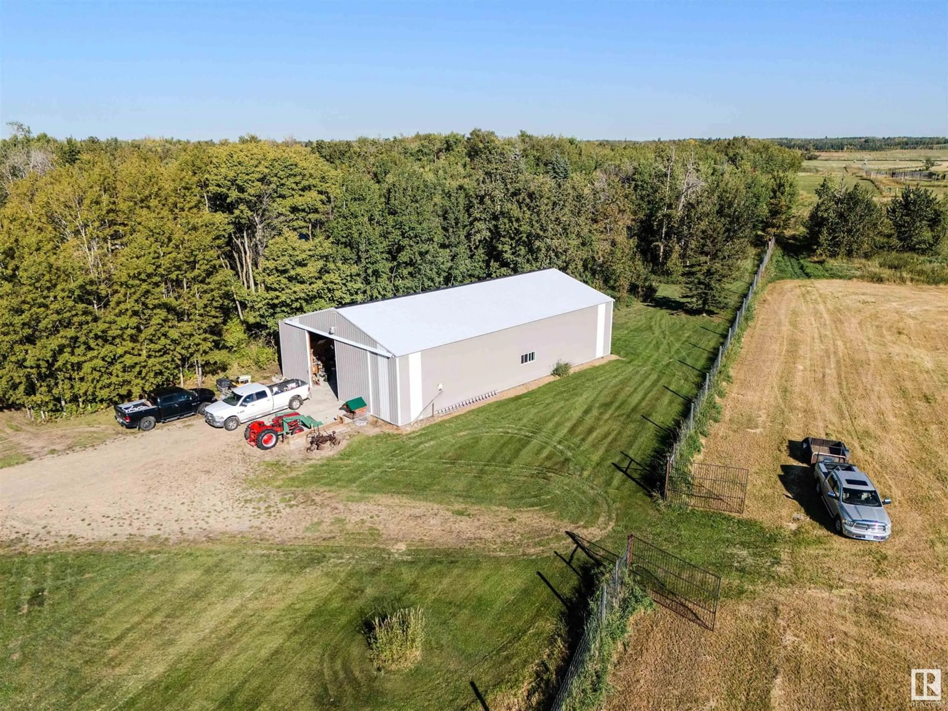 A pic from outside/outdoor area/front of a property/back of a property/a pic from drone, building for 23038 TWP ROAD 512, Rural Strathcona County Alberta T8B1K7