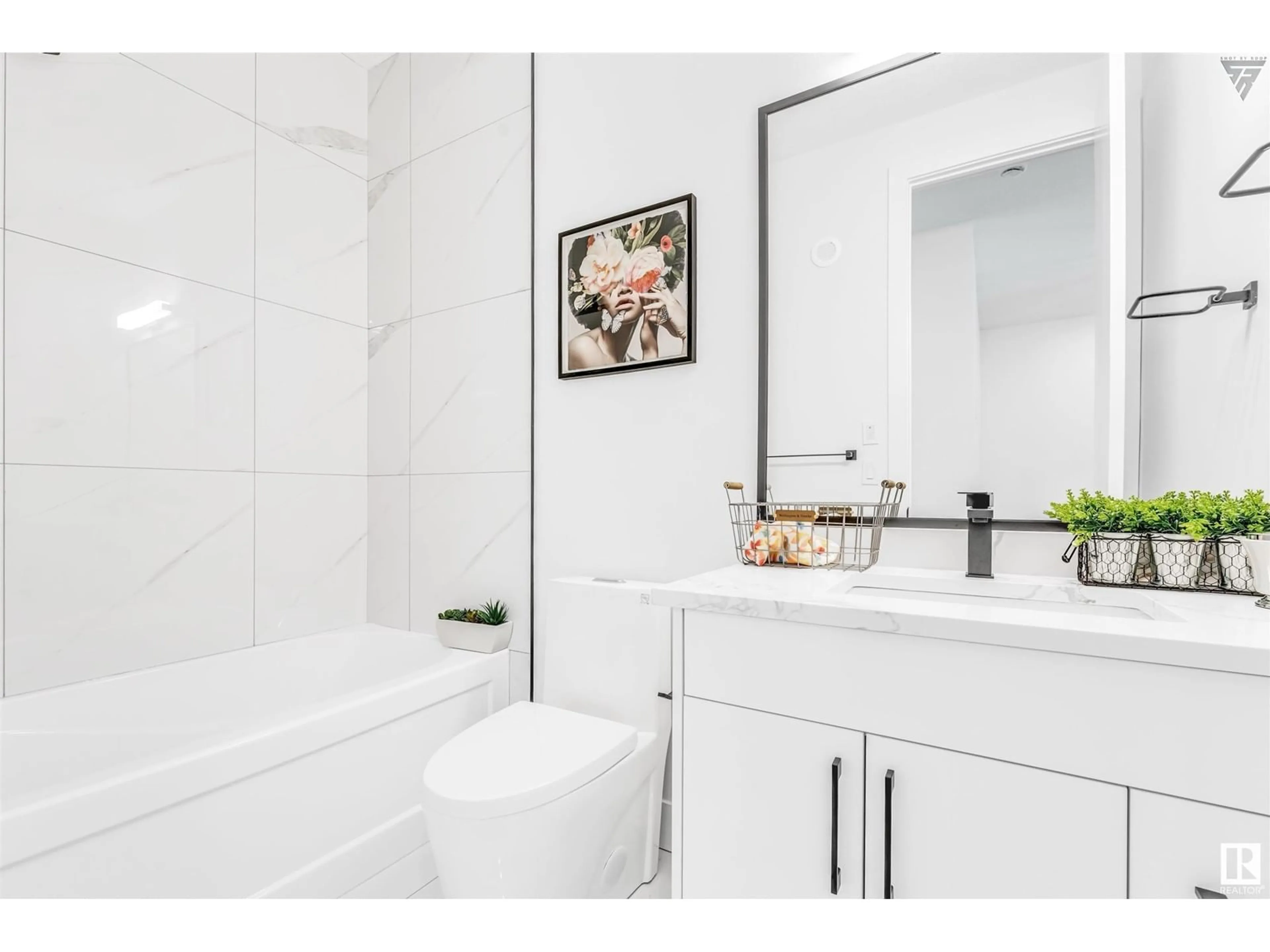 Standard bathroom, ceramic/tile floor for SW - 211 28 ST, Edmonton Alberta T6X2W4