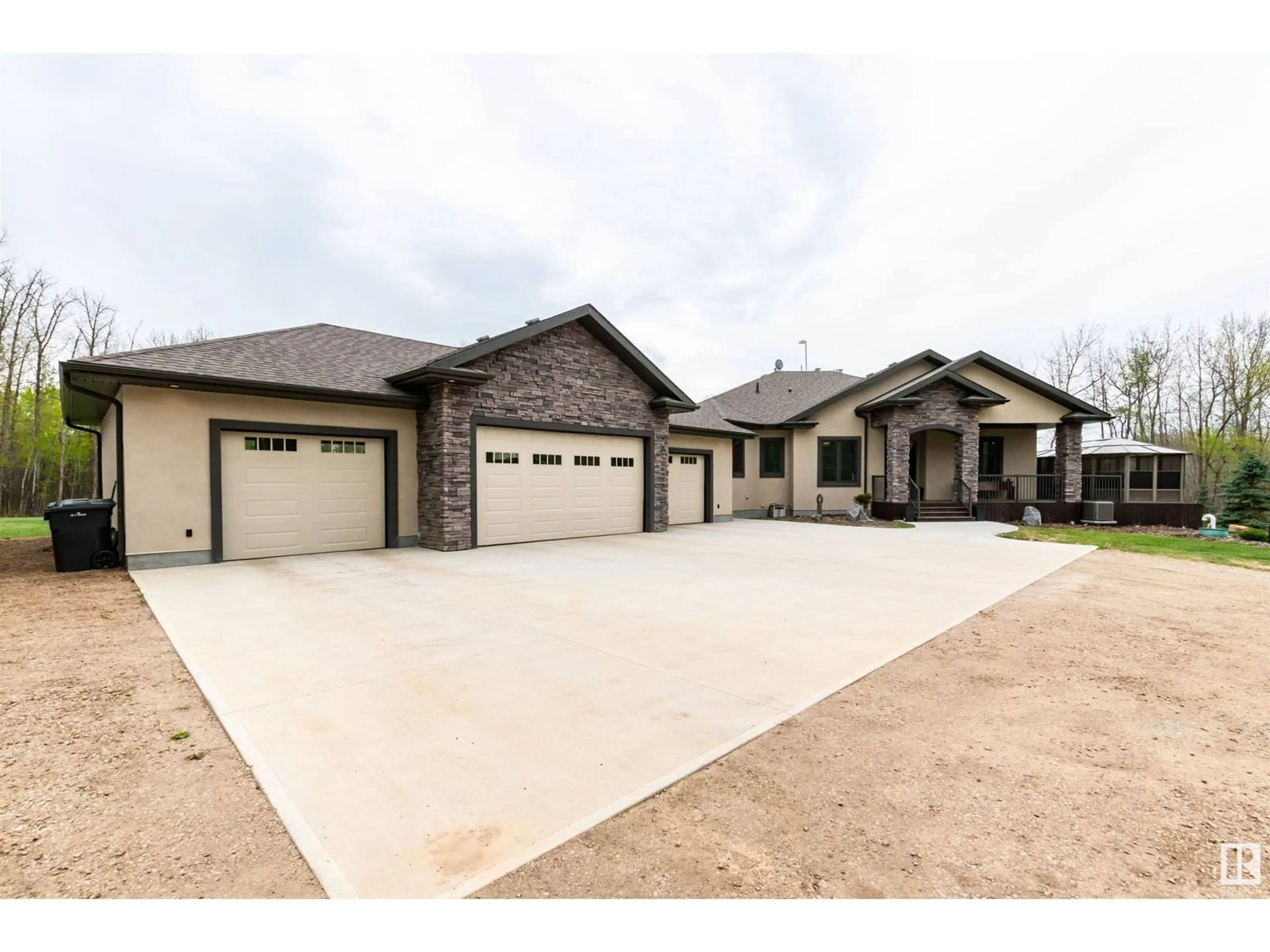 Indoor garage for 52449 RGE ROAD 214, Rural Strathcona County Alberta T8E2G8