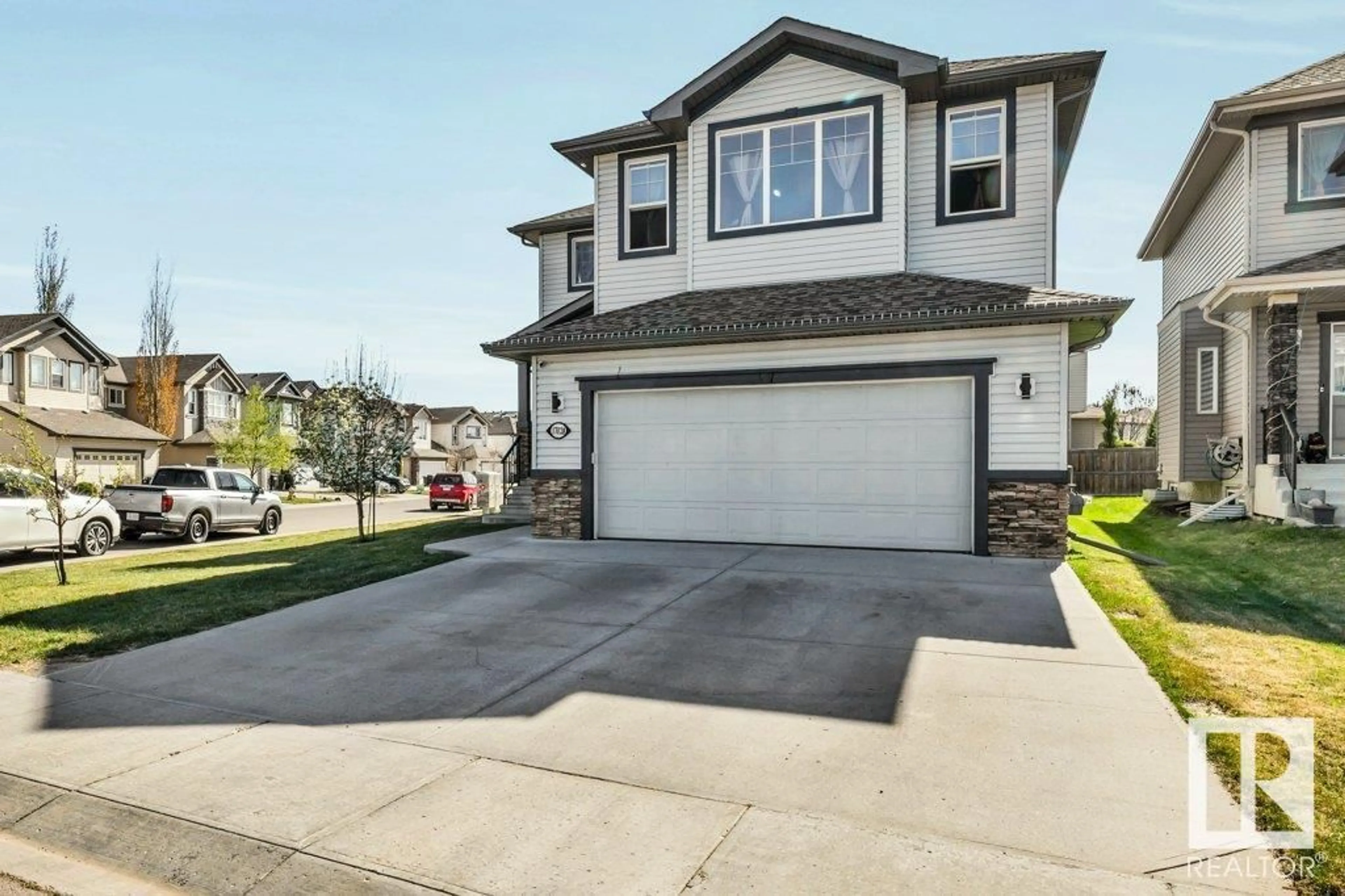 Home with vinyl exterior material, street for NW - 17028 78 ST, Edmonton Alberta T5Z0E6