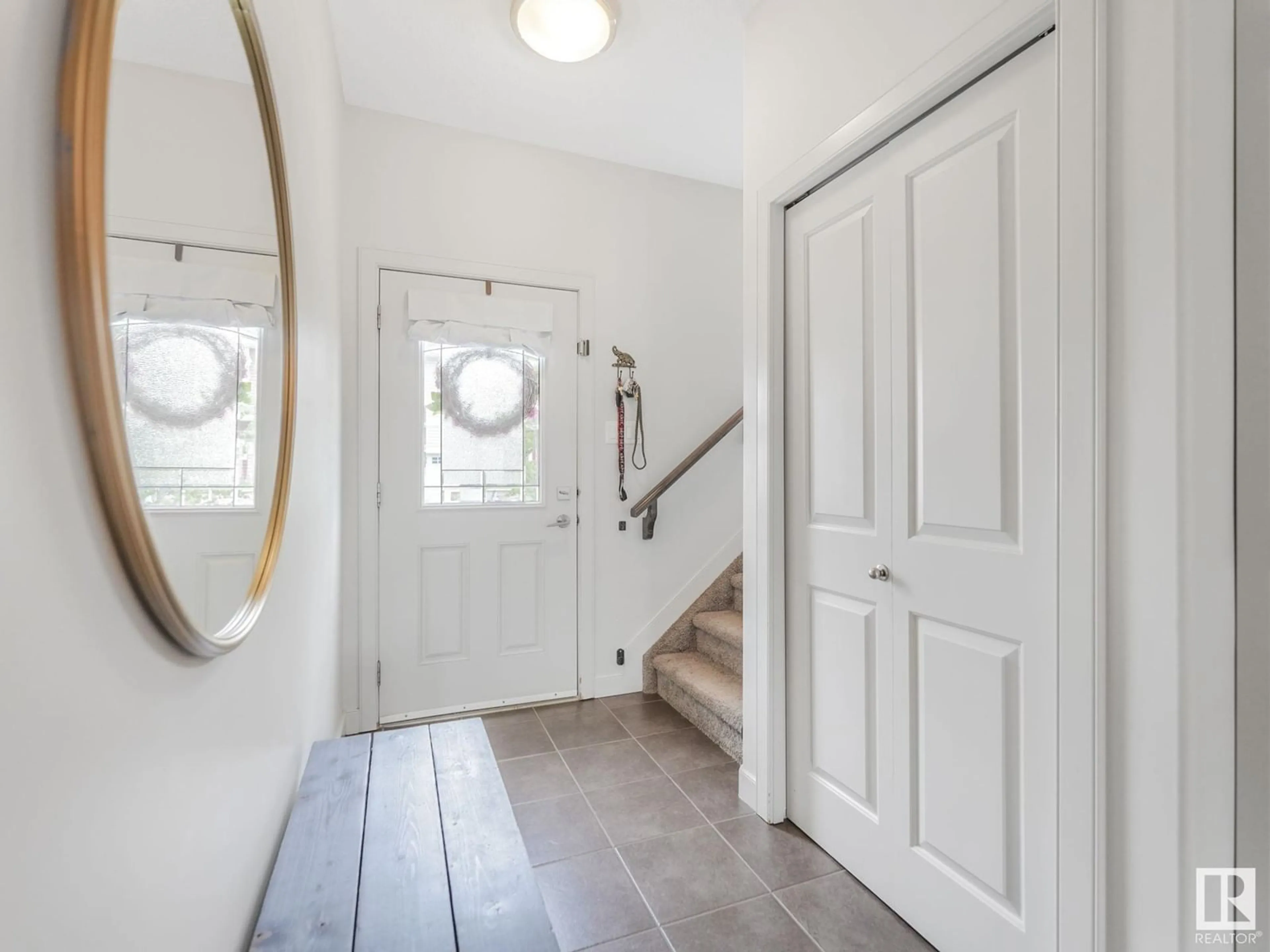 Indoor entryway for 450 - 46 MCCONACHIE WY, Edmonton Alberta T5Y0S8