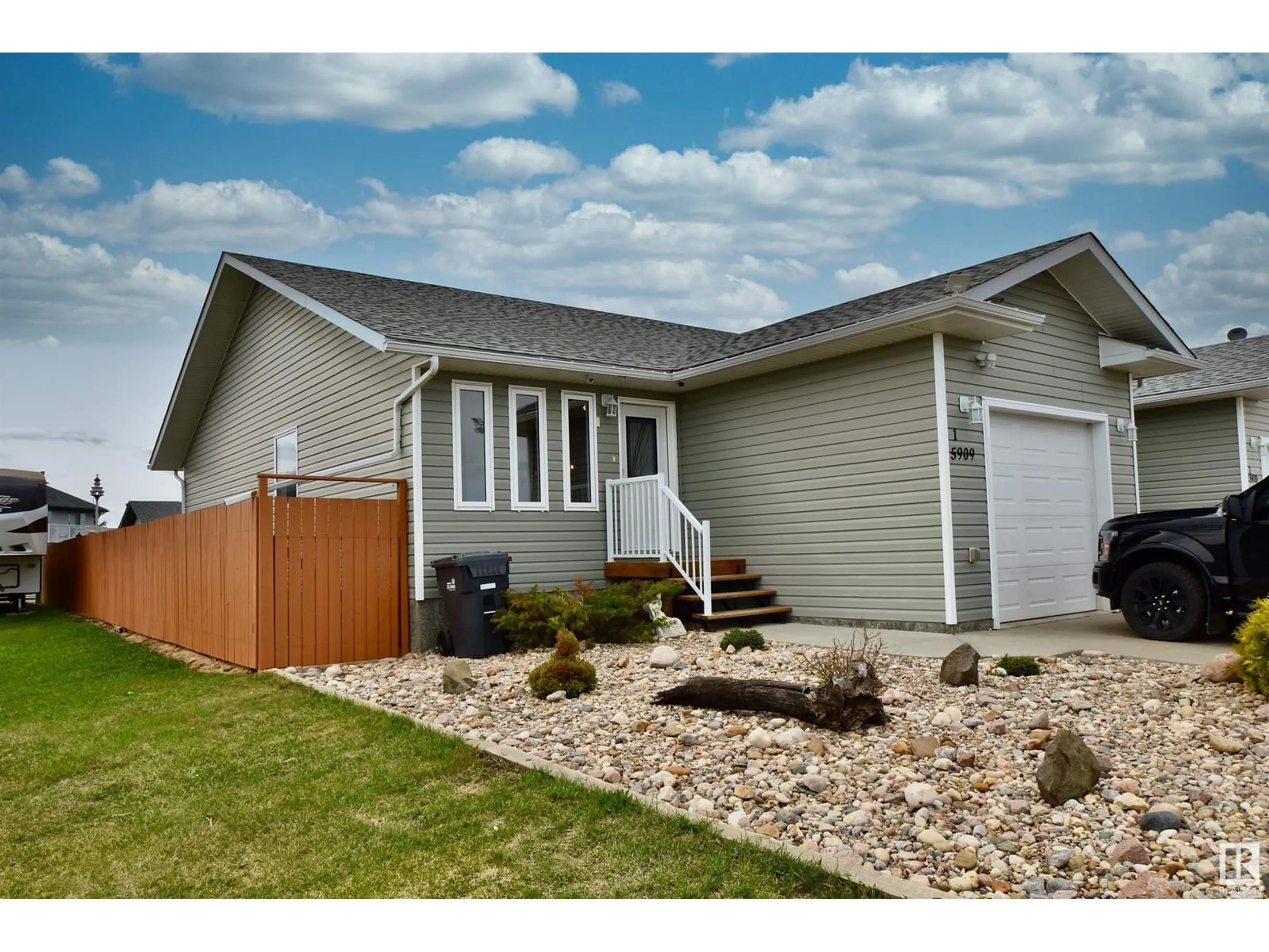 Home with vinyl exterior material, street for 5909 48 AV, St. Paul Town Alberta T0A3A1