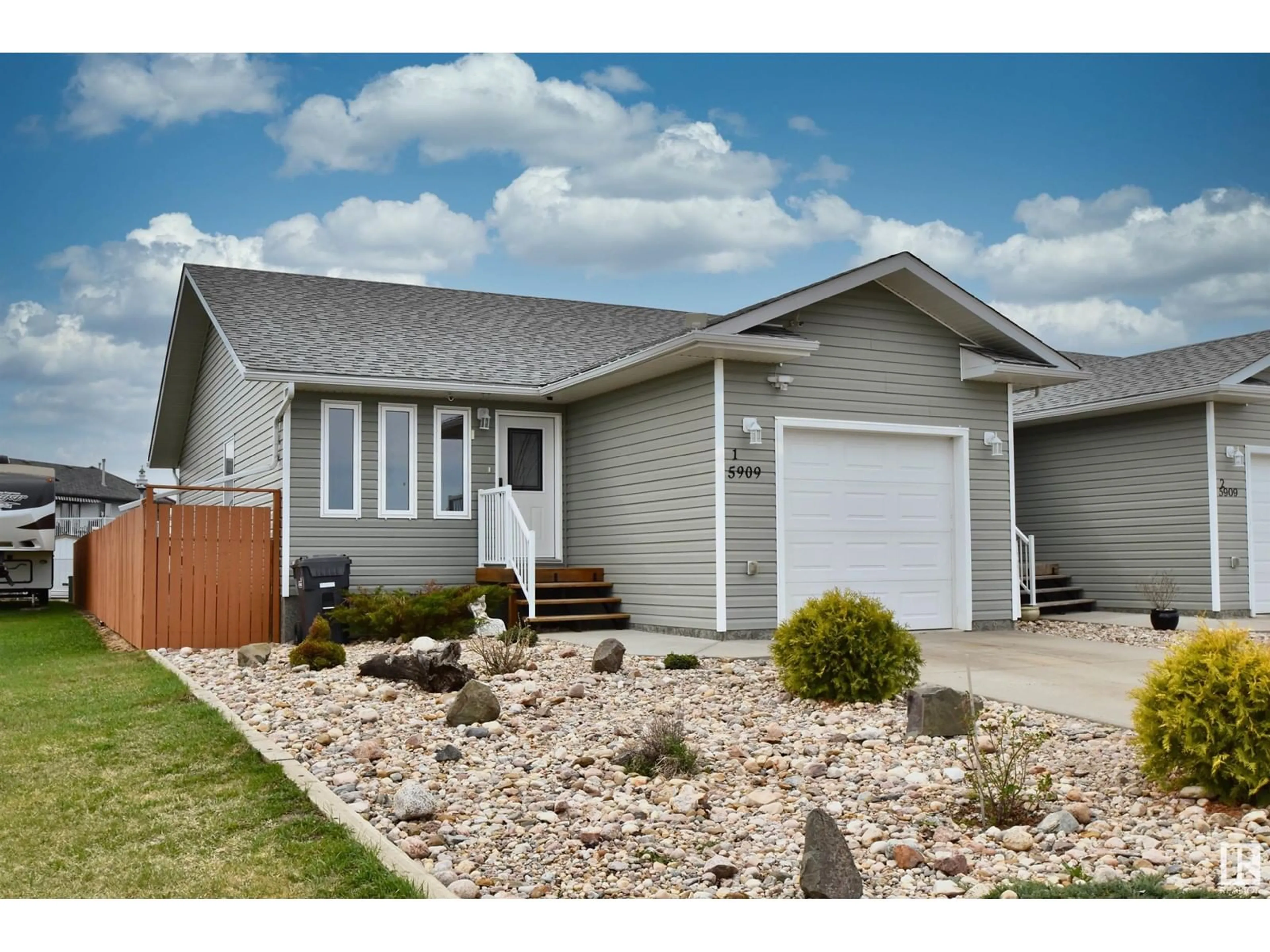 Home with vinyl exterior material, street for 5909 48 AV, St. Paul Town Alberta T0A3A1