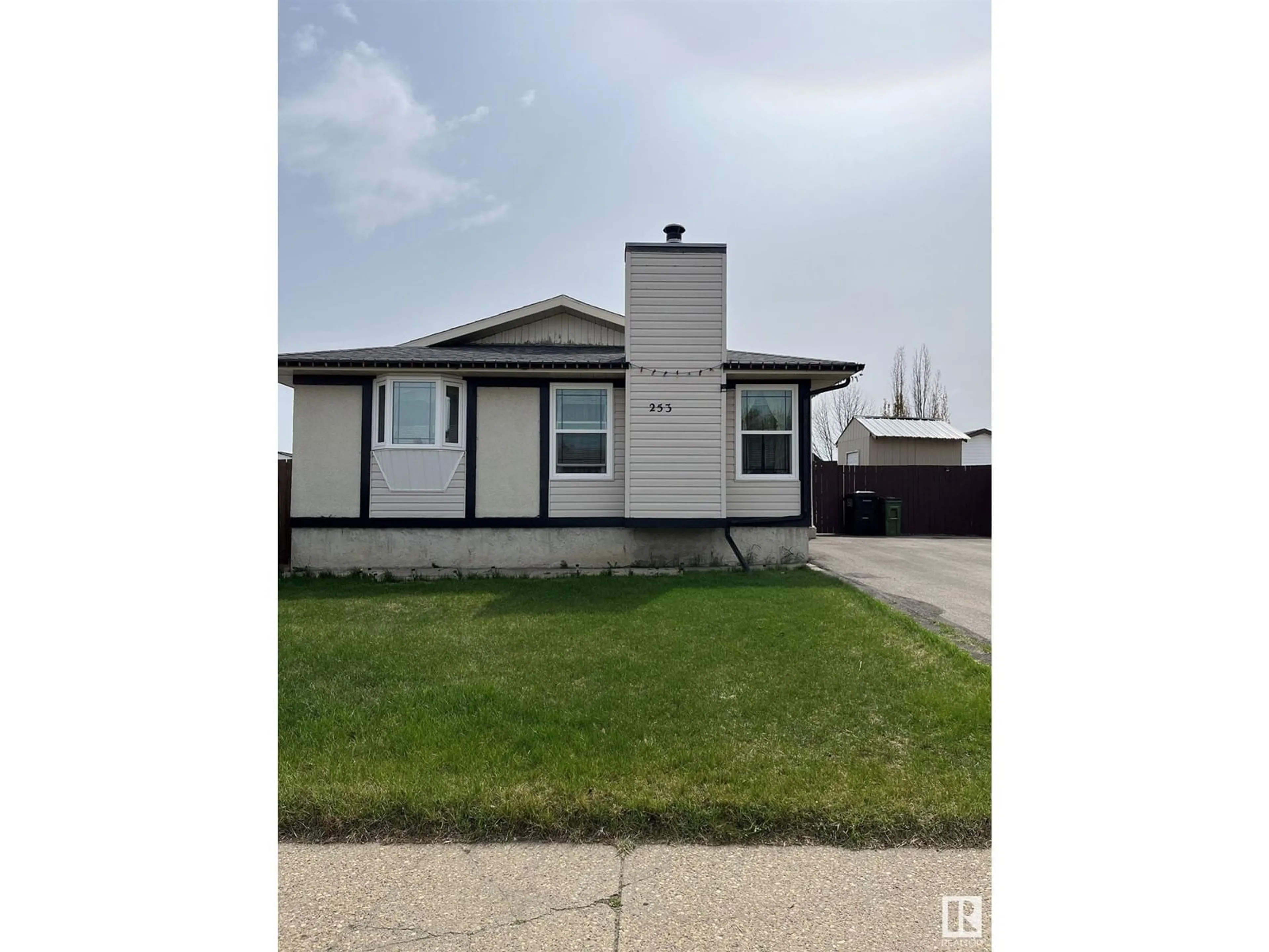 Home with vinyl exterior material, street for 253 WARWICK RD, Edmonton Alberta T5X4R1