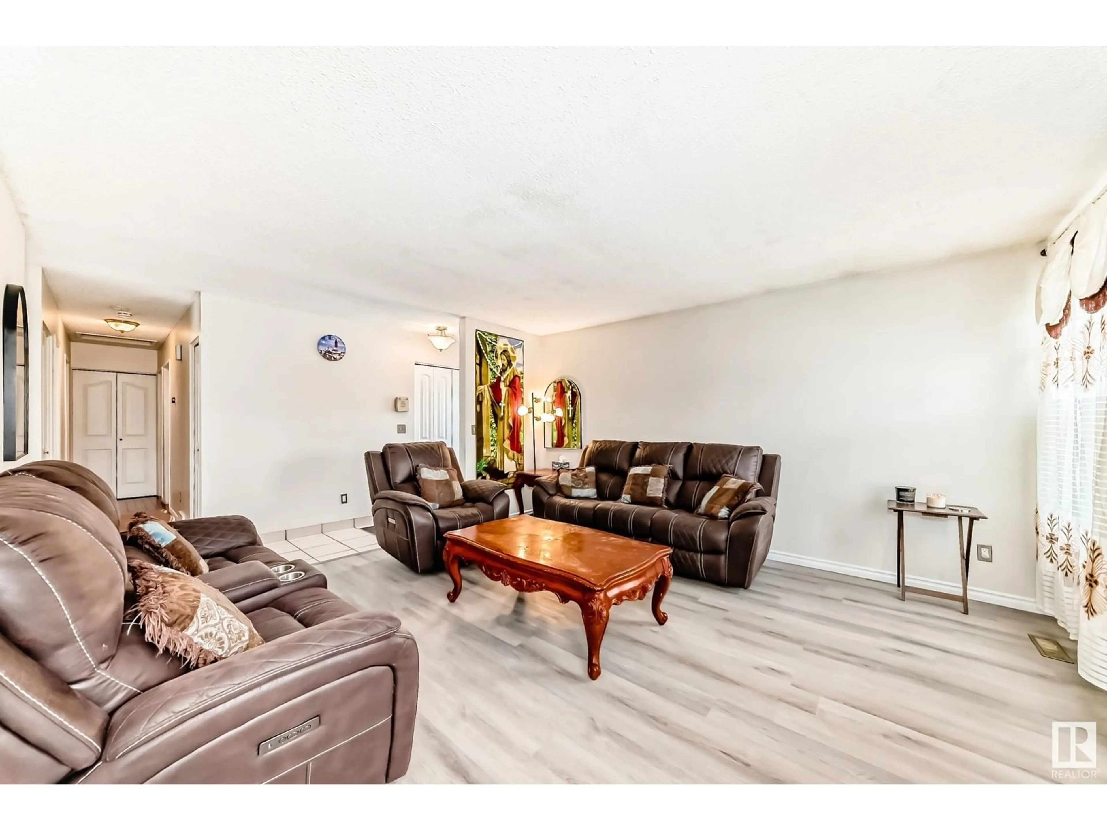 Living room with furniture, wood/laminate floor for 253 WARWICK RD, Edmonton Alberta T5X4R1
