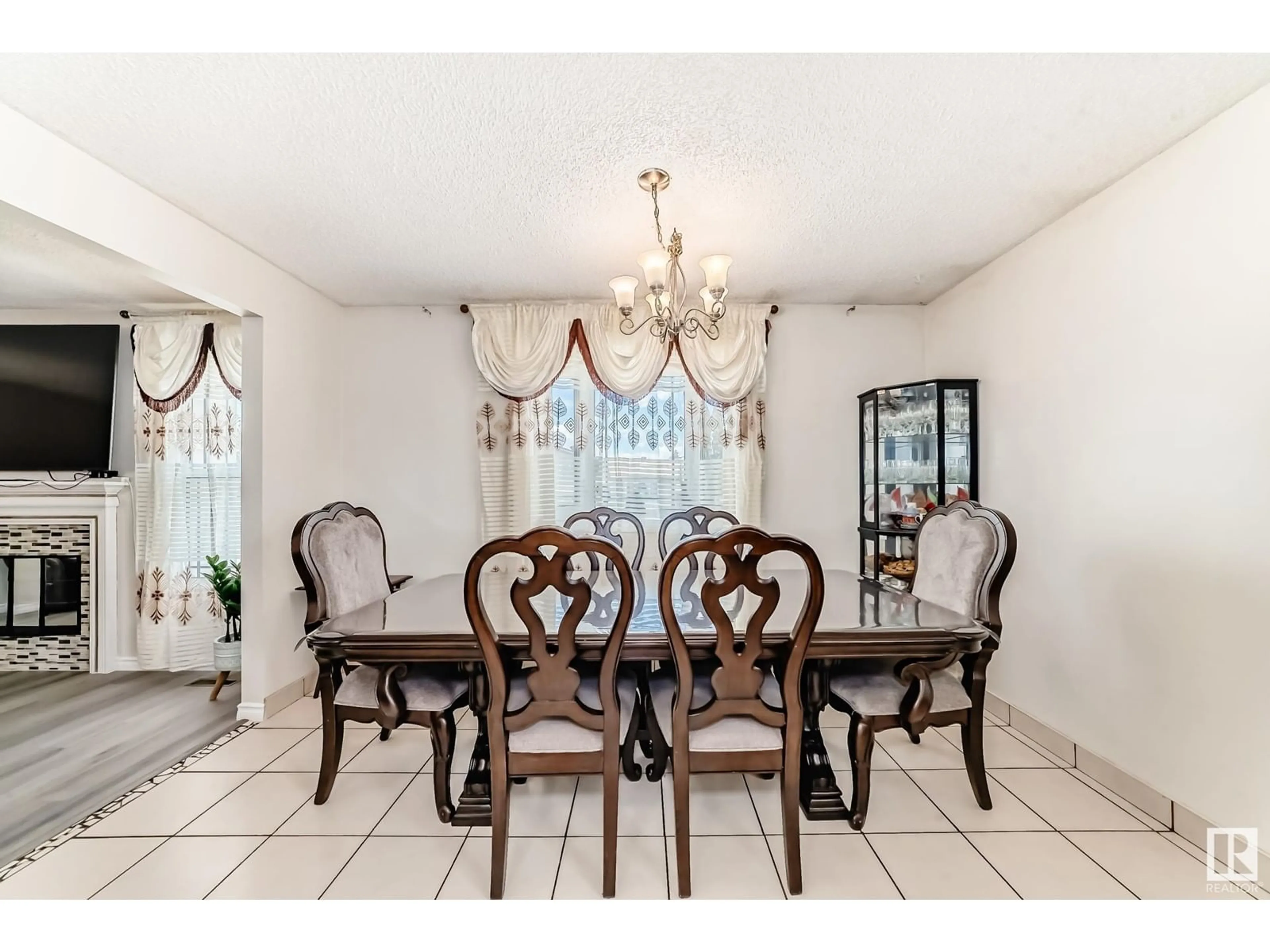 Dining room, ceramic/tile floor for 253 WARWICK RD, Edmonton Alberta T5X4R1