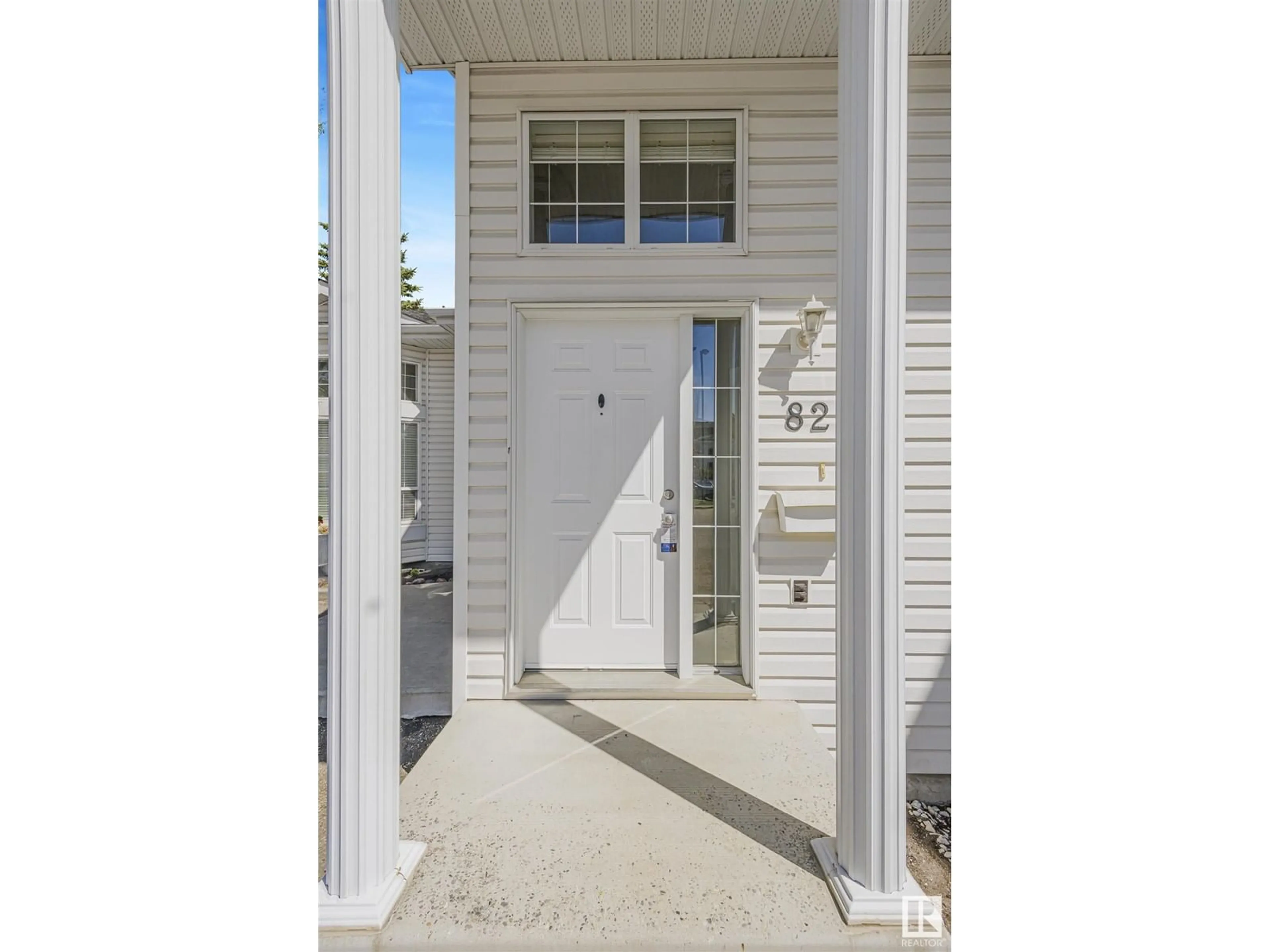Indoor entryway for #82 - 3380 28A AV NW, Edmonton Alberta T6T1V4