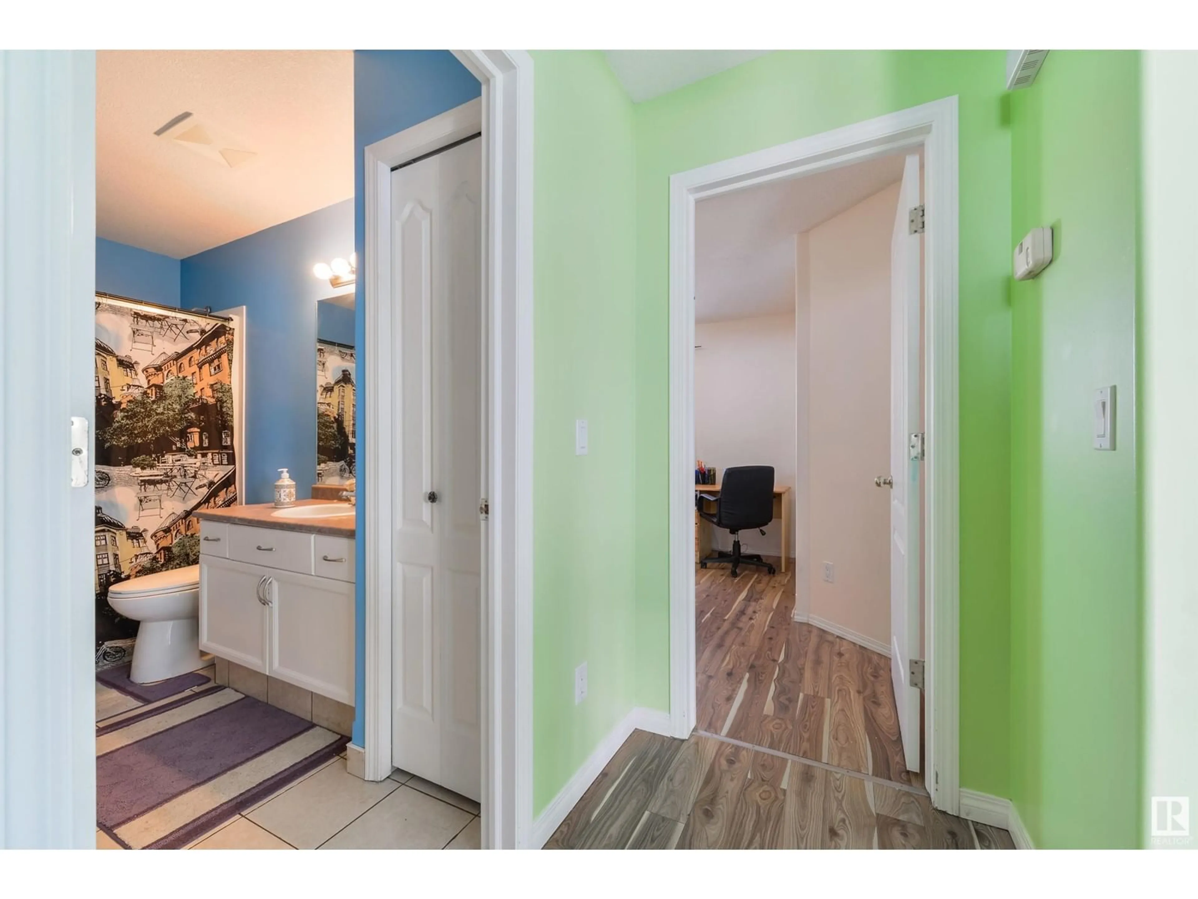 Indoor entryway for NW - 2904 151A AV, Edmonton Alberta T5Y2Y8