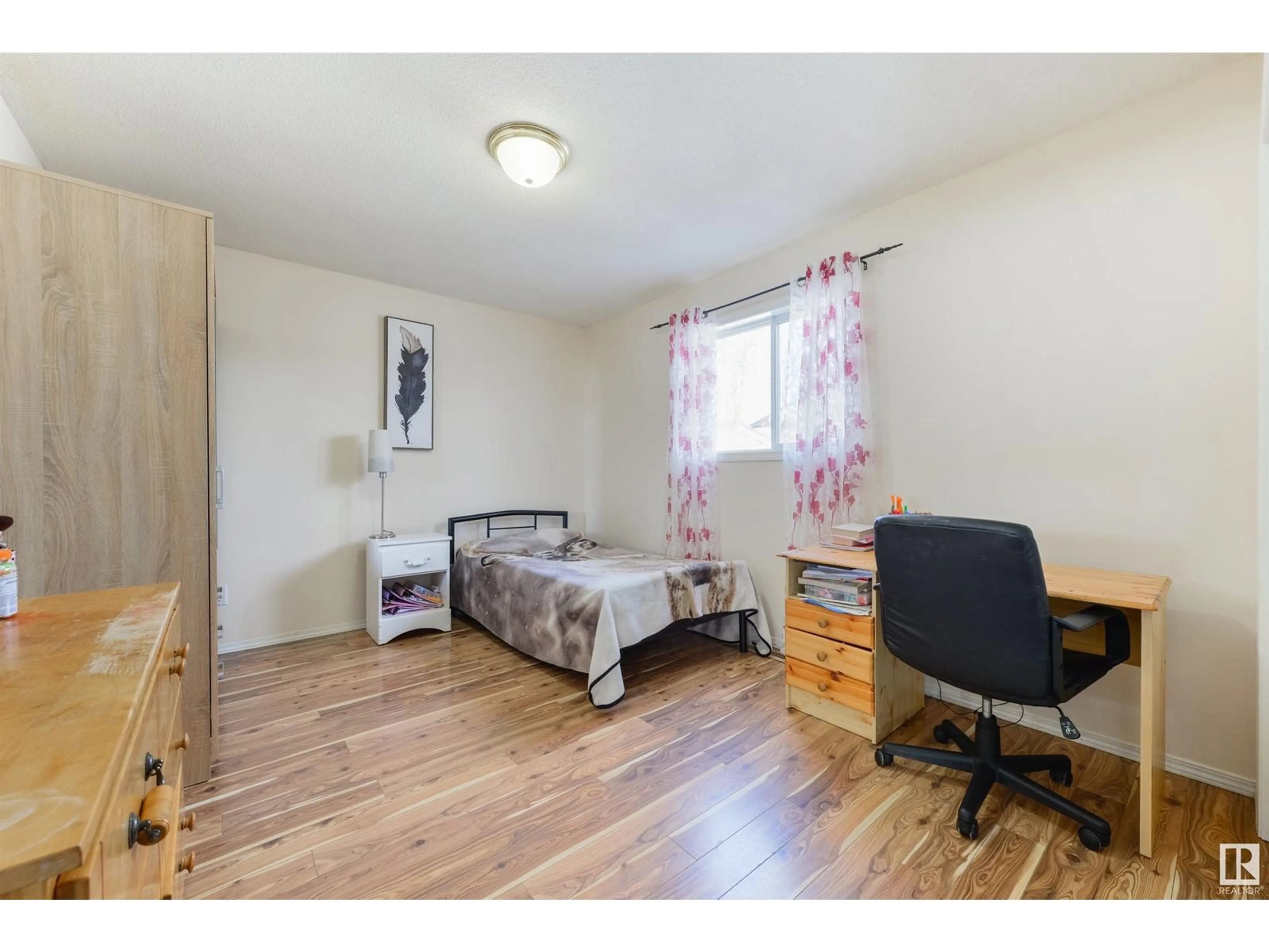 A pic of a room for NW - 2904 151A AV, Edmonton Alberta T5Y2Y8