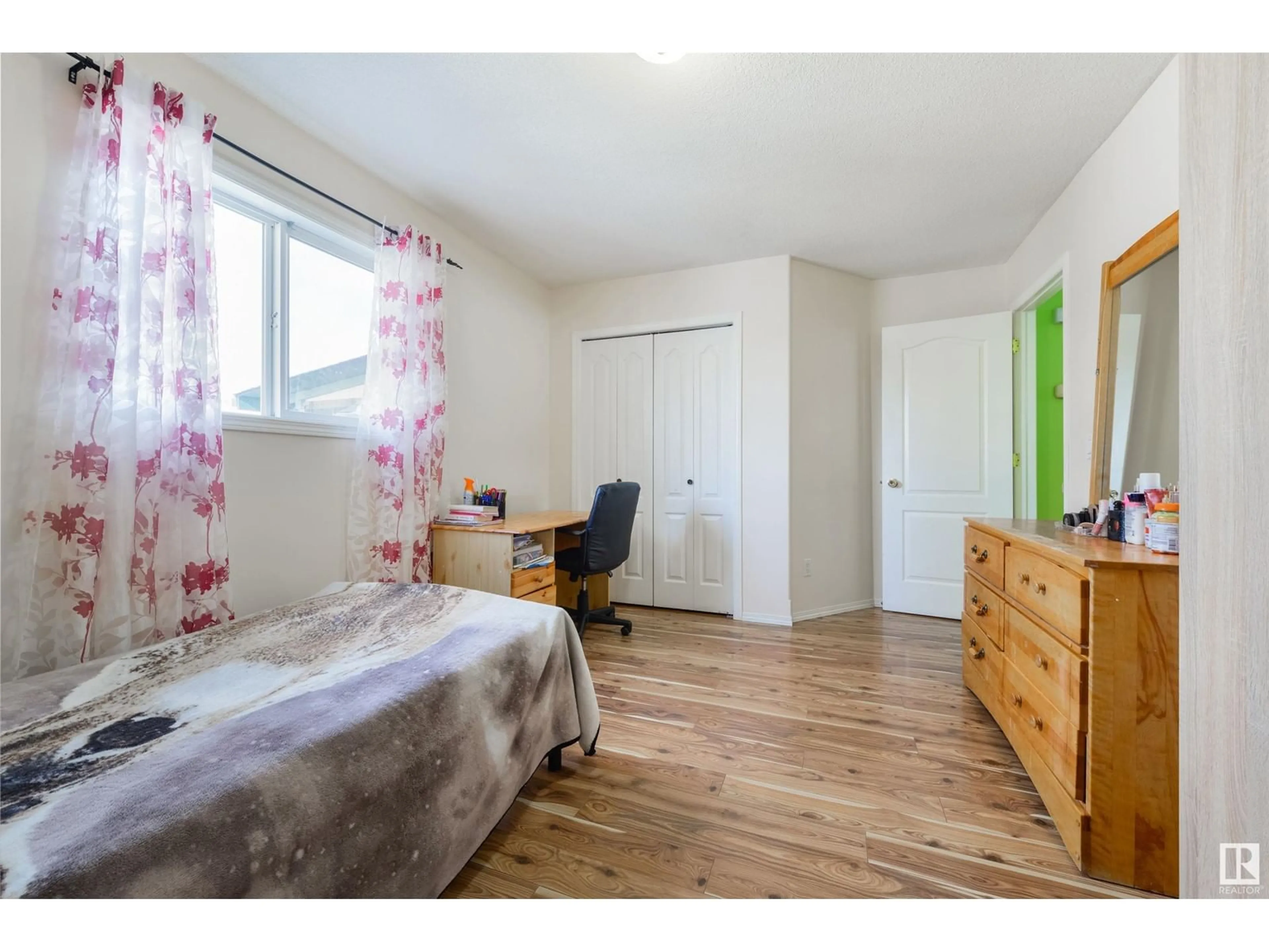 A pic of a room for NW - 2904 151A AV, Edmonton Alberta T5Y2Y8