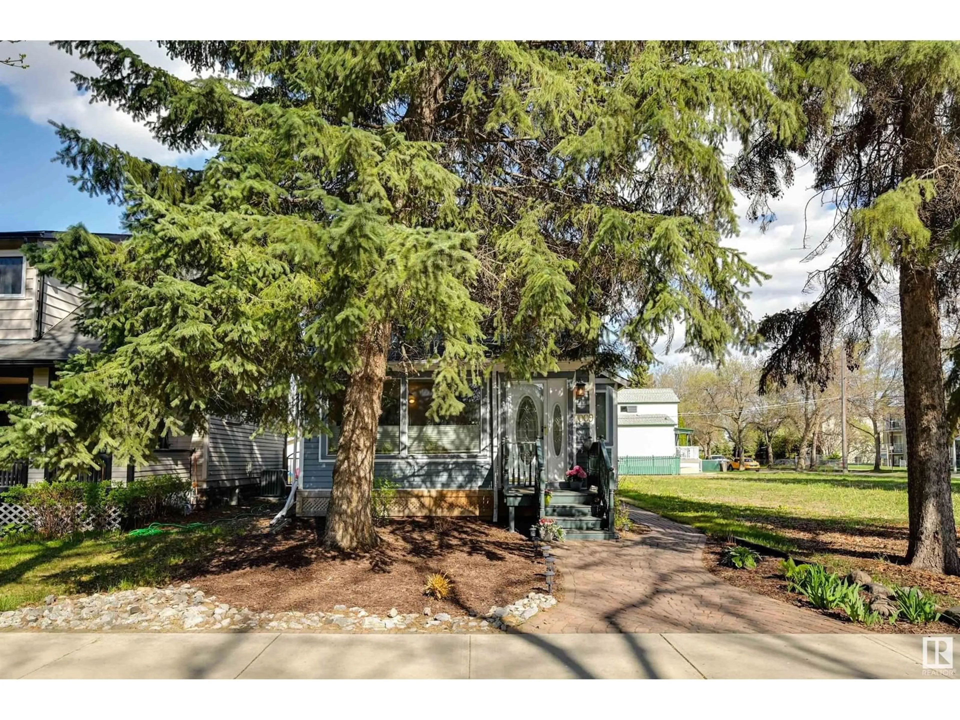 Unknown for 7009 105A ST NW, Edmonton Alberta T6H2R6