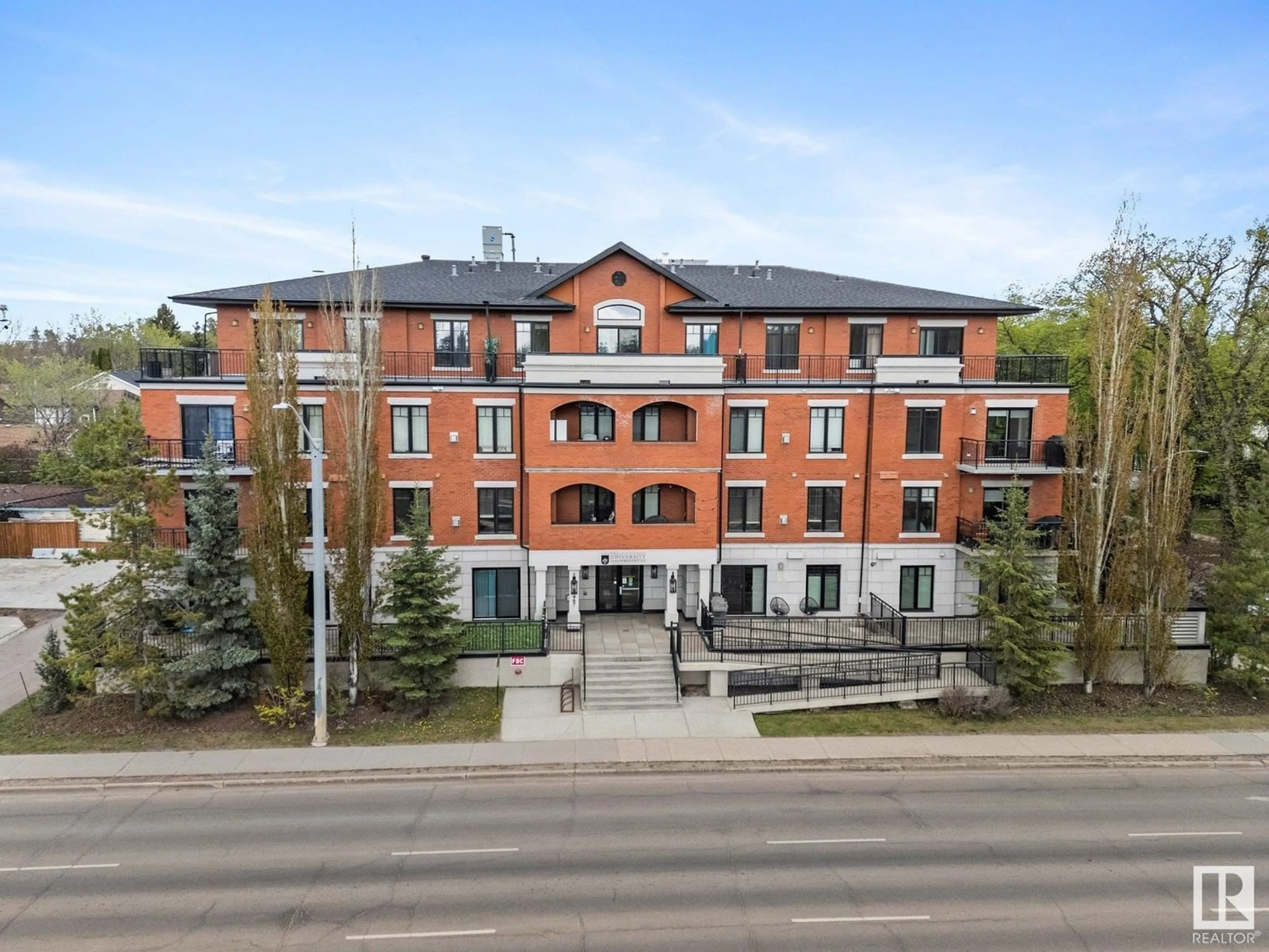 A pic from outside/outdoor area/front of a property/back of a property/a pic from drone, building for #305 - 7907 109 ST, Edmonton Alberta T6G1C7