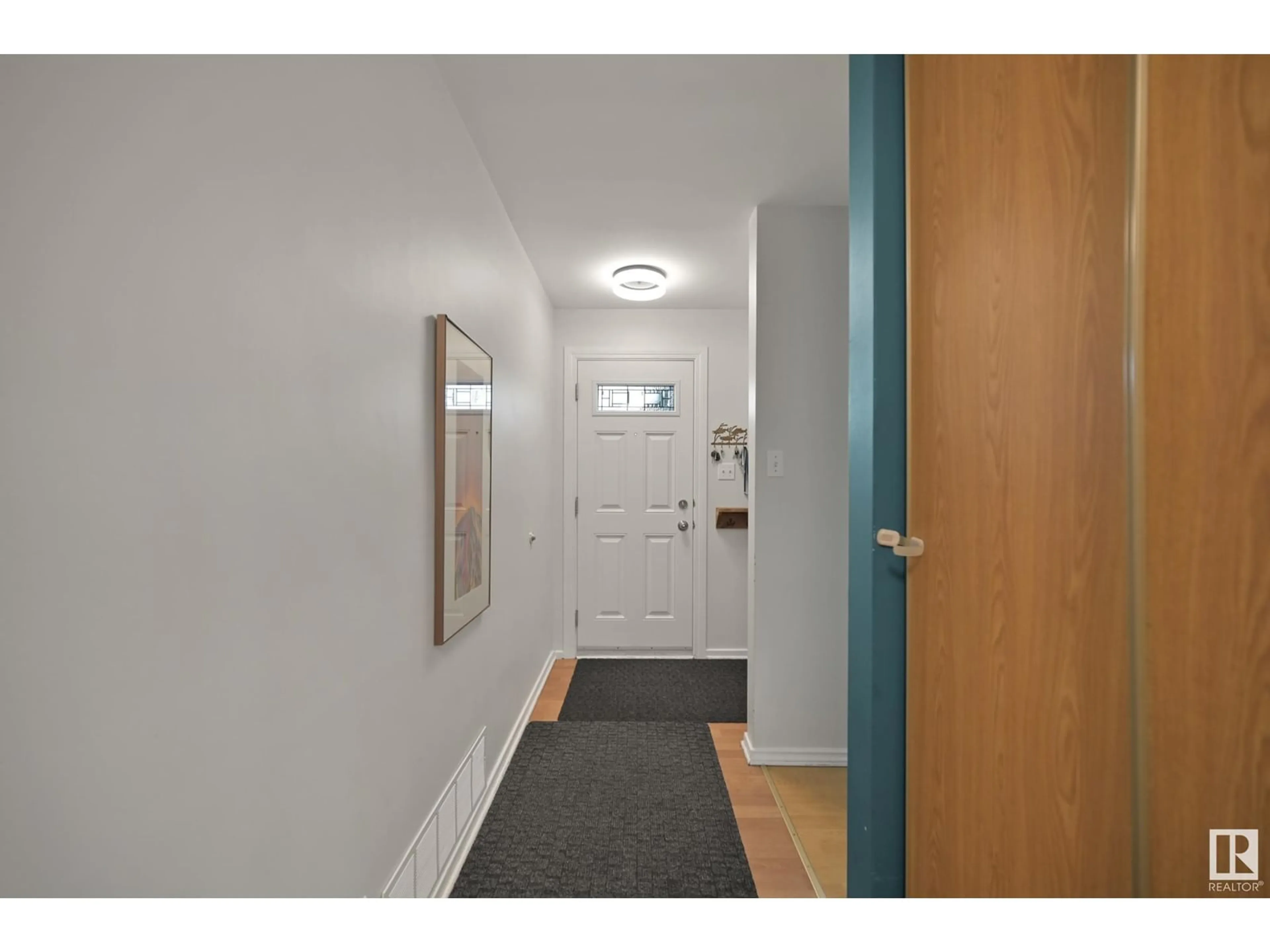 Indoor entryway for 8404 64 AV, Edmonton Alberta T6E0H2