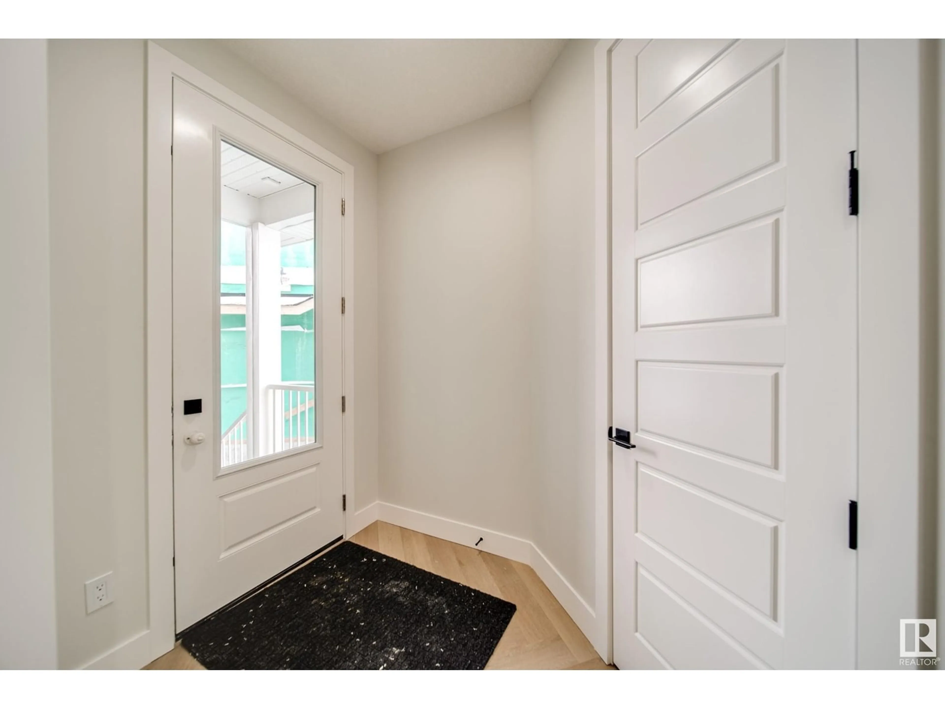 Indoor entryway for 17043 45 ST, Edmonton Alberta T5Y4C9