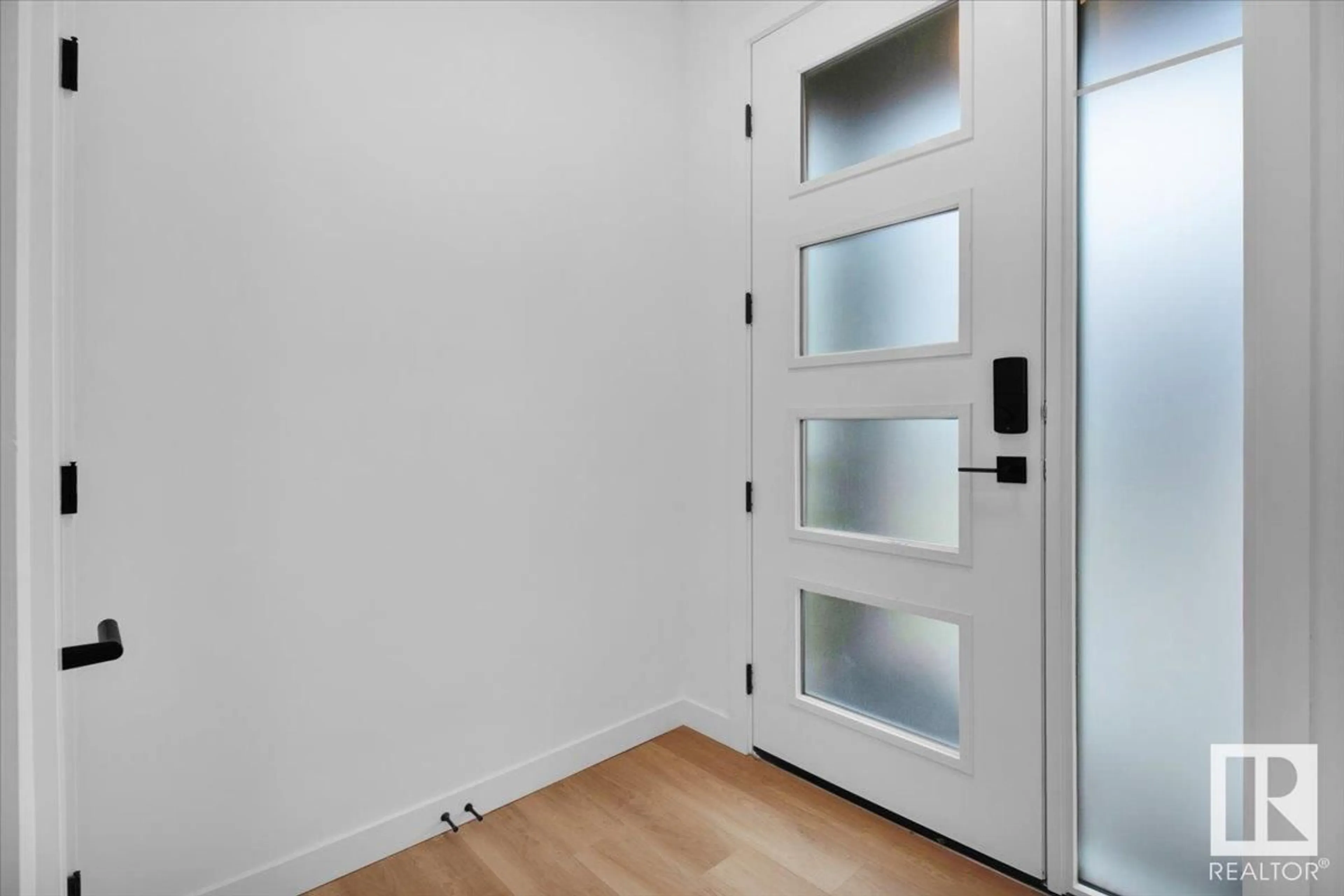 Indoor entryway for NW - 11126 132 ST, Edmonton Alberta T5M1E5