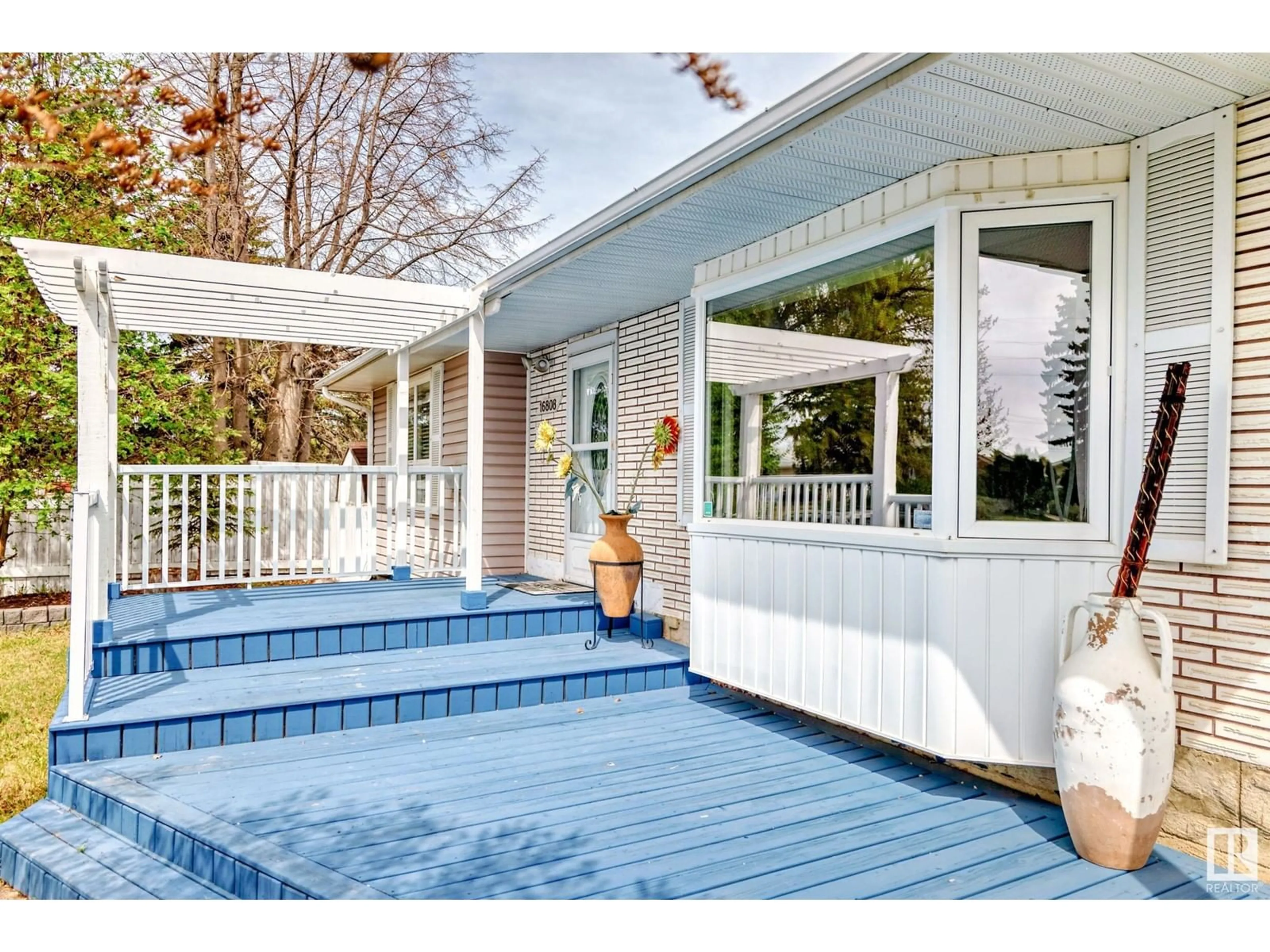 Home with vinyl exterior material, water/lake/river/ocean view for 16808 79A AV, Edmonton Alberta T5R3J5