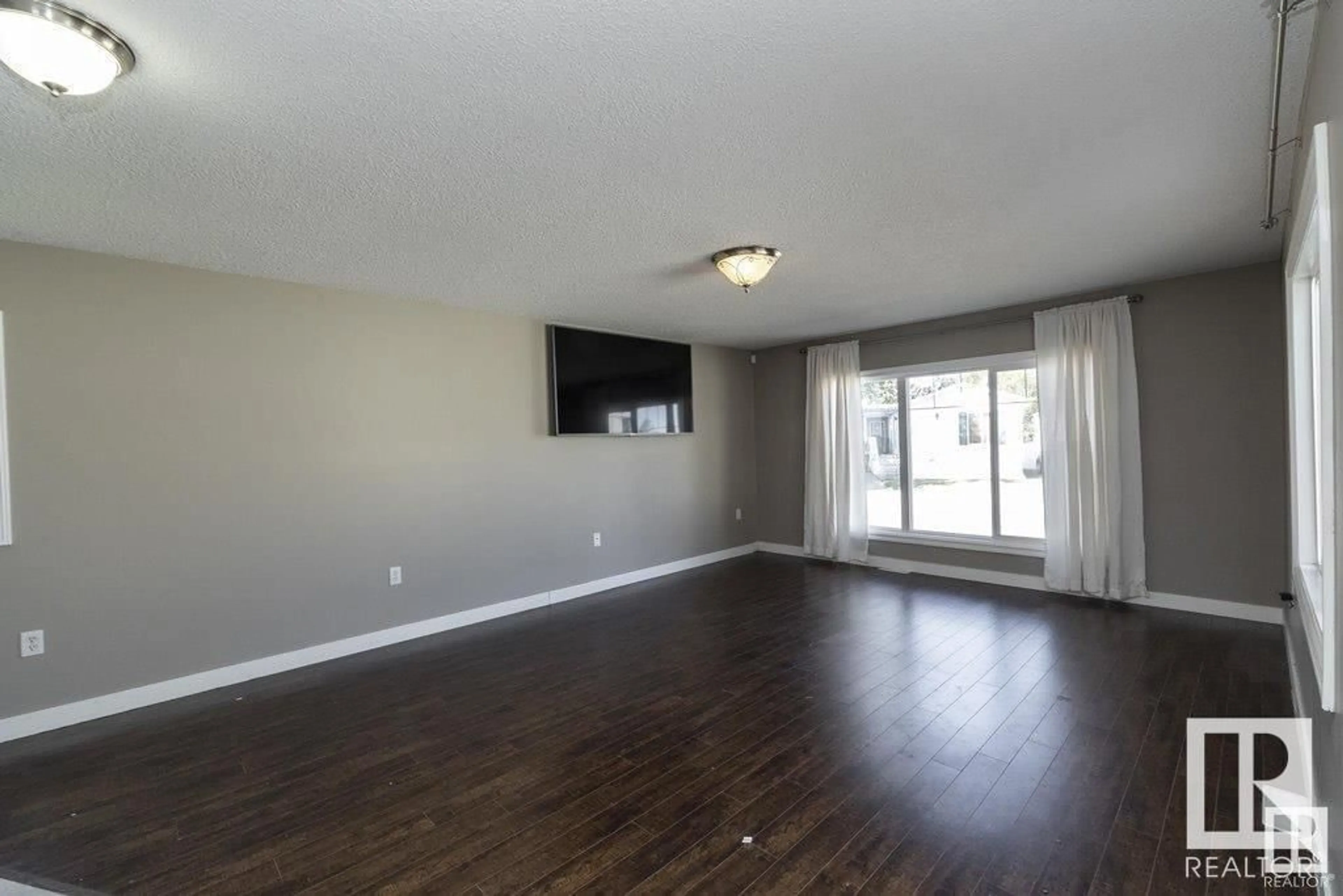 A pic of a room for 33 WEST VIEW BV, Edmonton Alberta T5S1T5