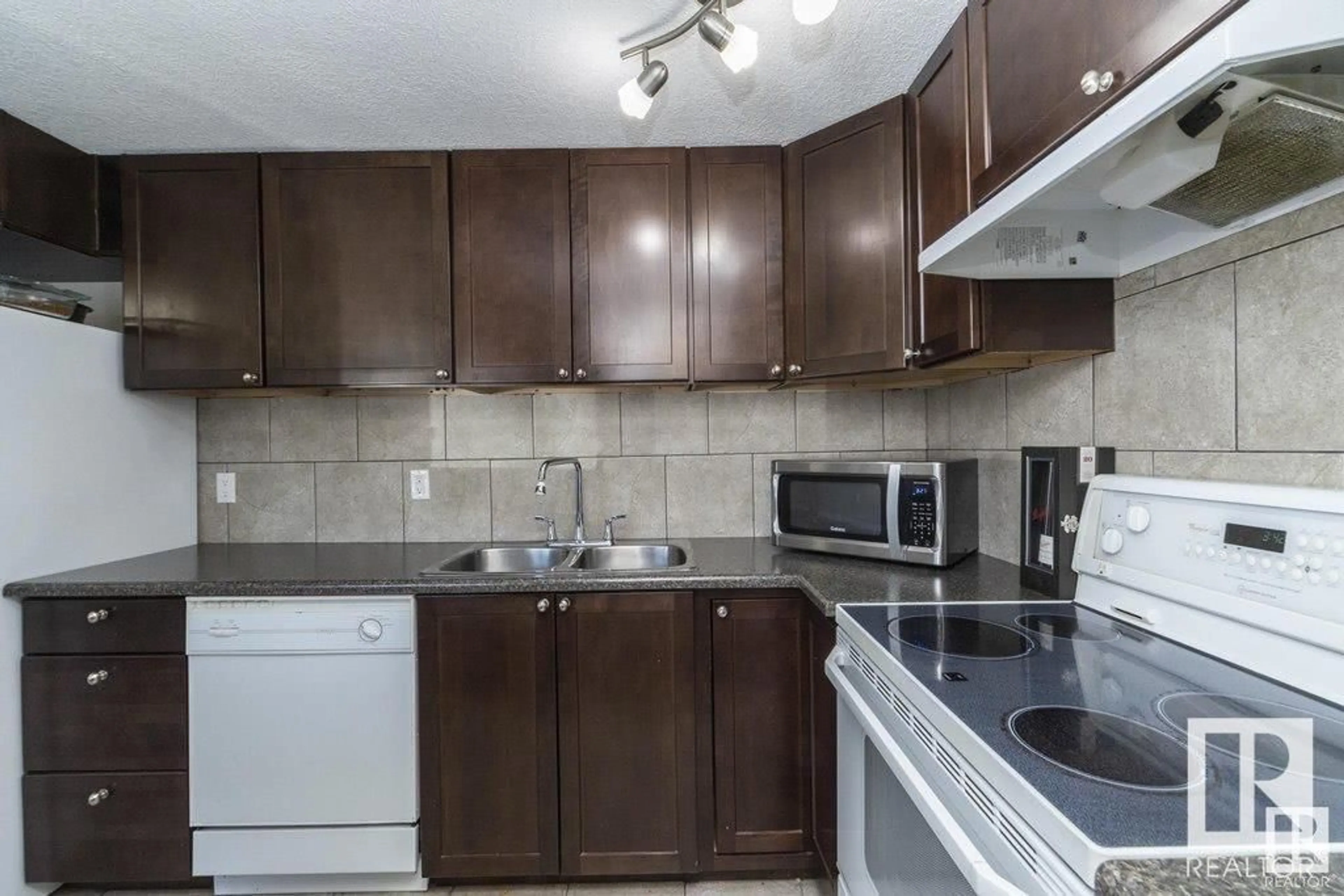Standard kitchen, unknown for 33 WEST VIEW BV, Edmonton Alberta T5S1T5