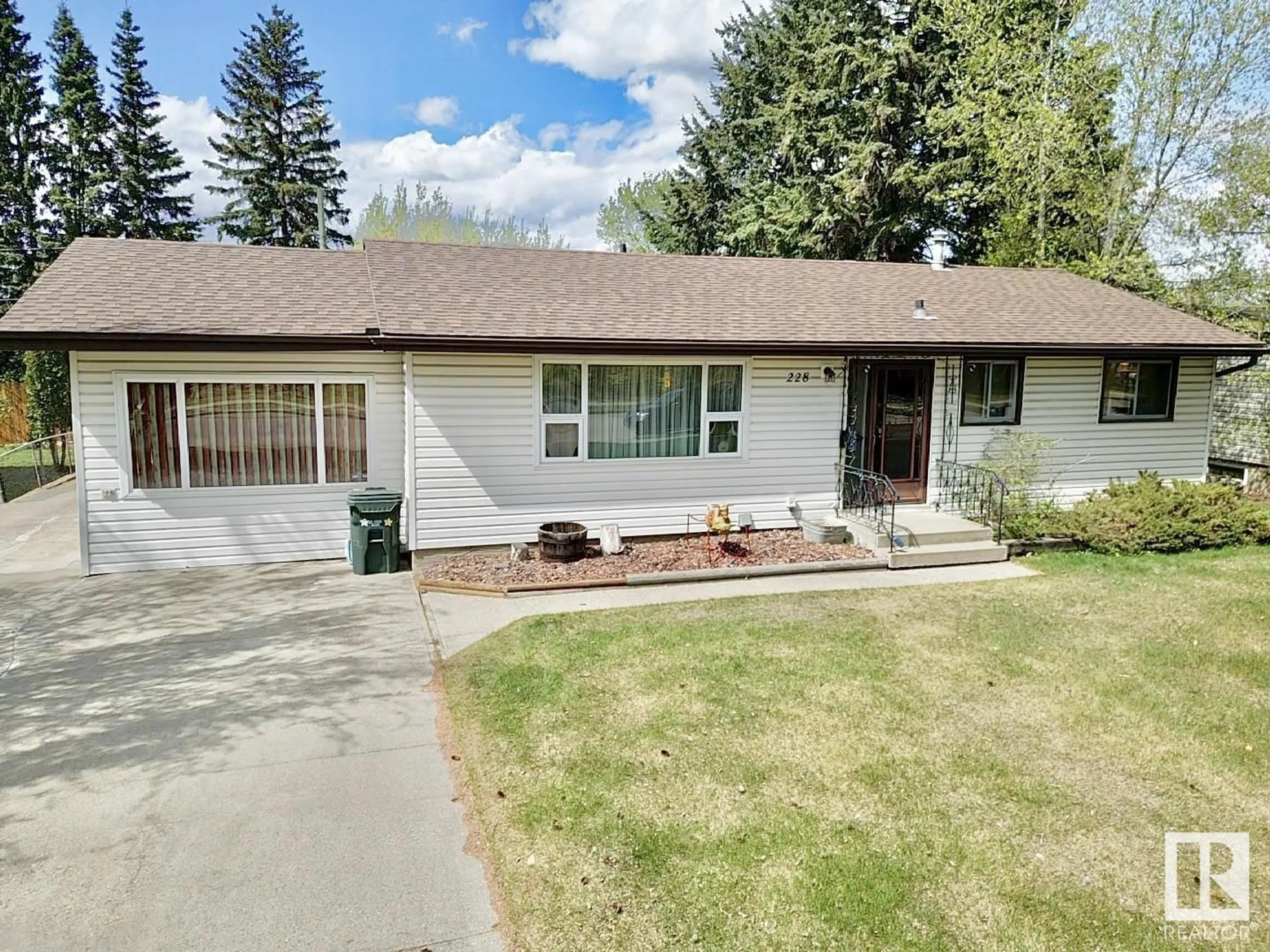 Home with vinyl exterior material, street for 228 FIR ST, Sherwood Park Alberta T8A2A8