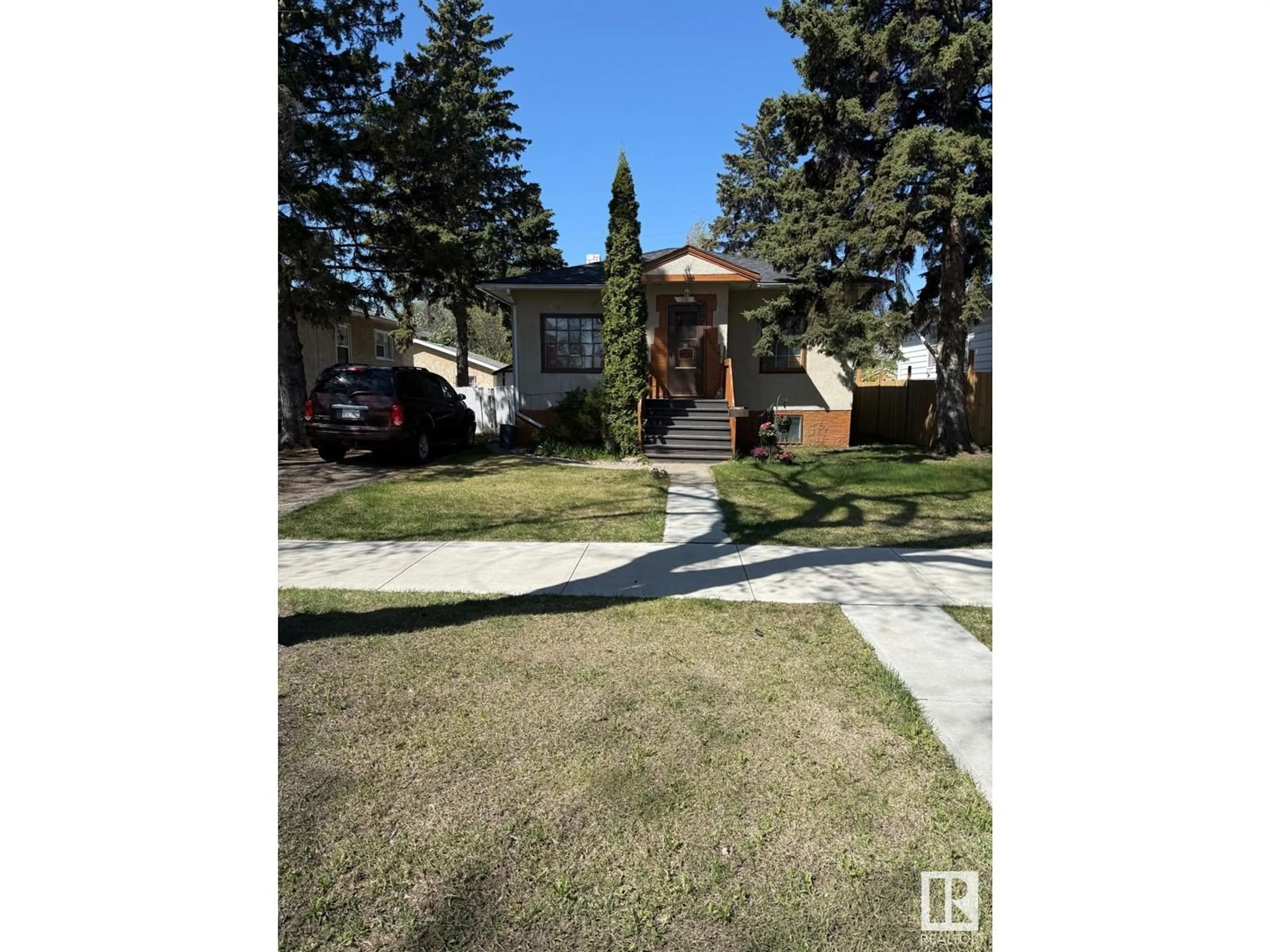 A pic from outside/outdoor area/front of a property/back of a property/a pic from drone, street for 11614 127 ST, Edmonton Alberta T5M0V5