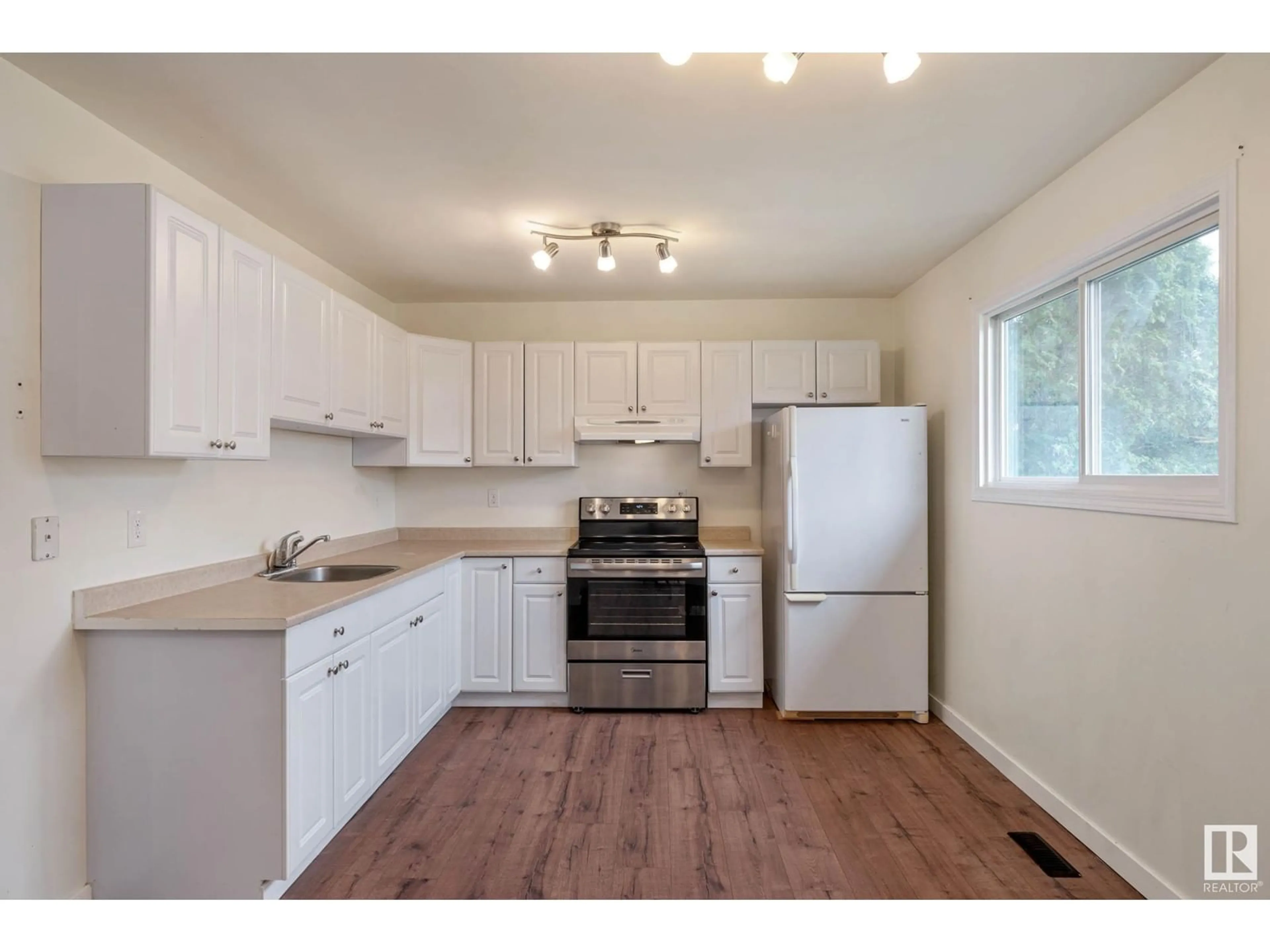 Standard kitchen, wood/laminate floor for NW - 1354 LAKEWOOD W, Edmonton Alberta T6K3P2