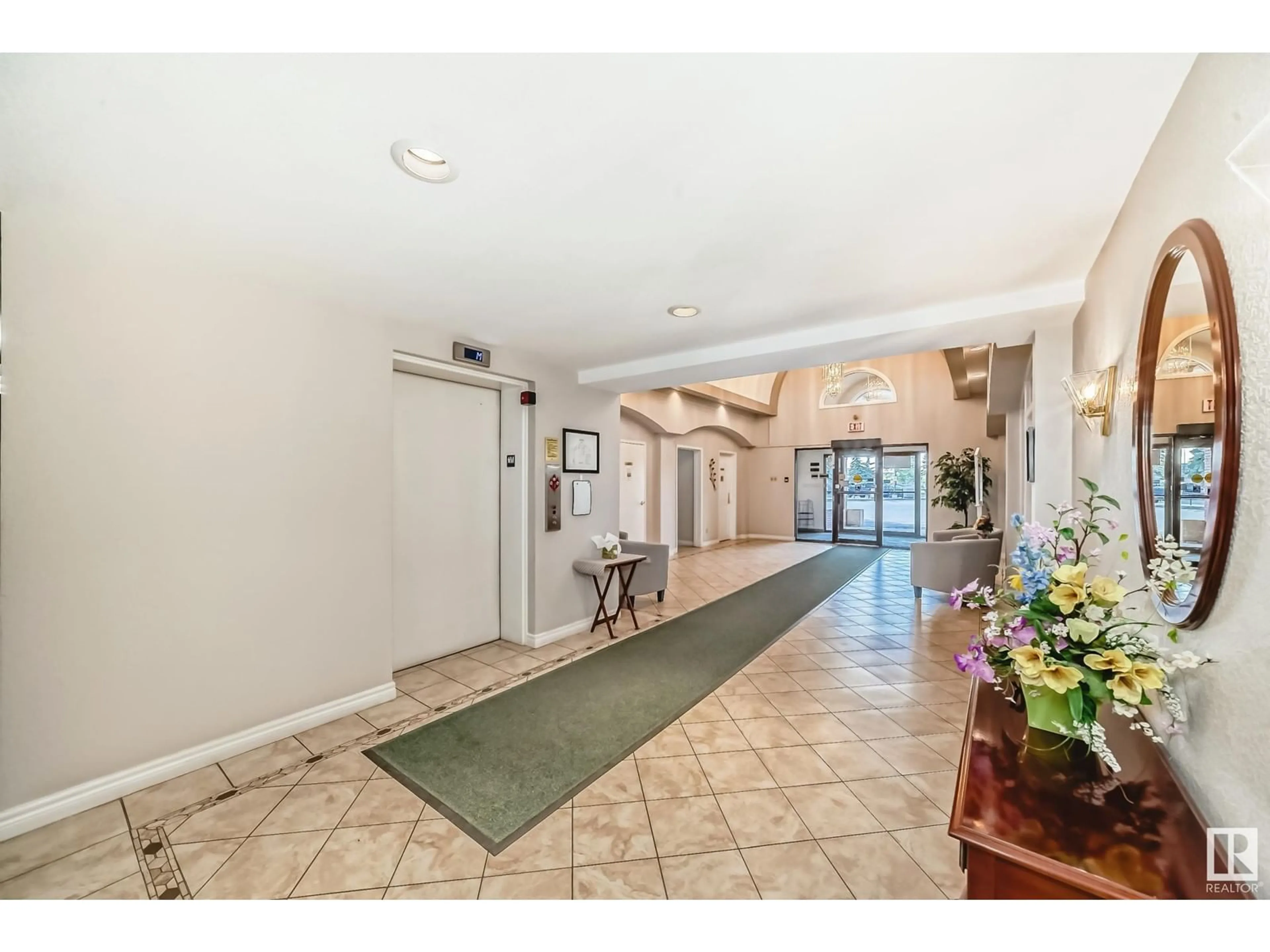 Indoor foyer for #209 - 10935 21 AV, Edmonton Alberta T6J6R3