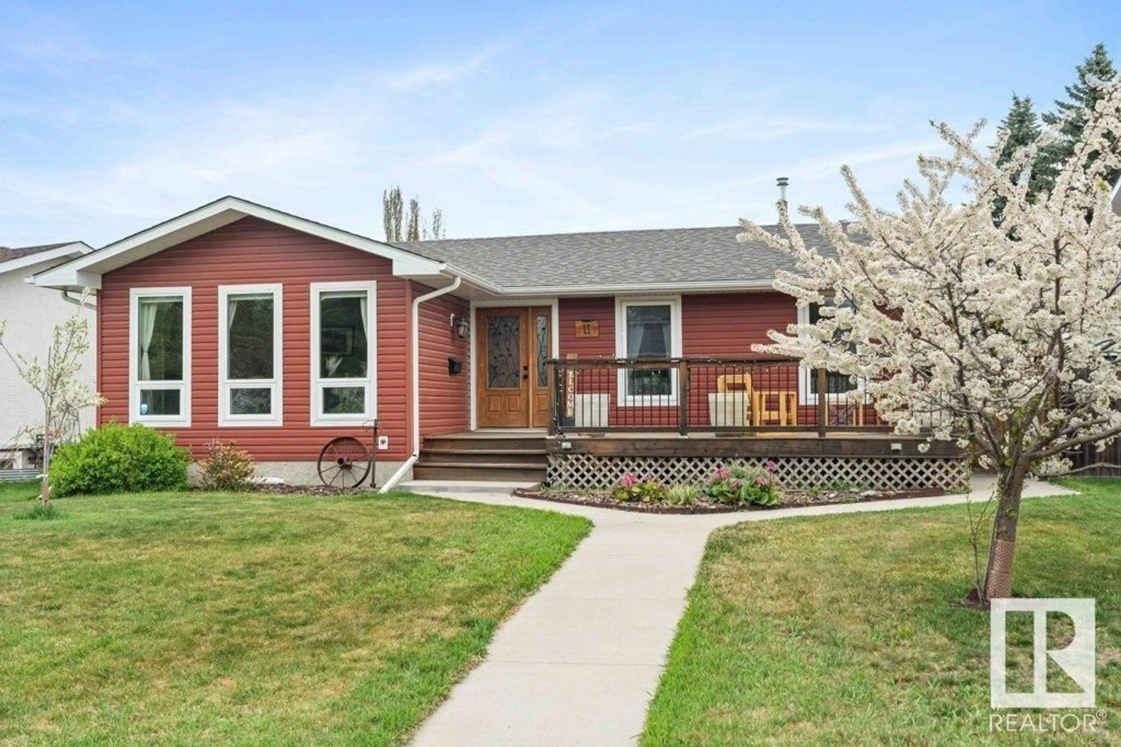 Home with vinyl exterior material, street for 11 BROOKWOOD PL, Spruce Grove Alberta T7X1H4