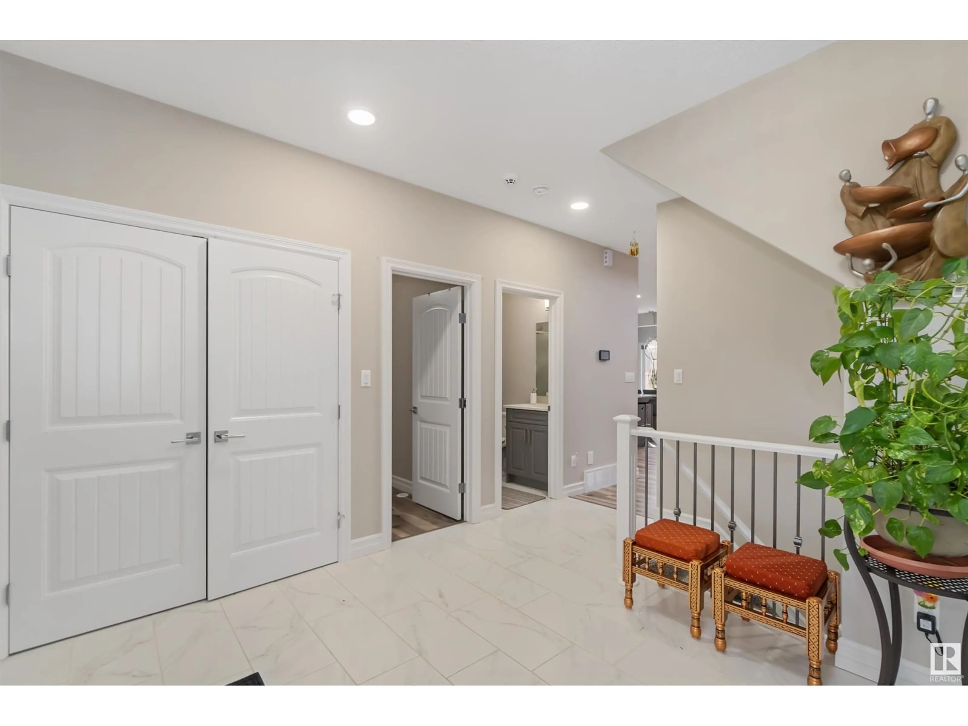 Indoor entryway for 2315 54 STREET, Edmonton Alberta T6X2P1