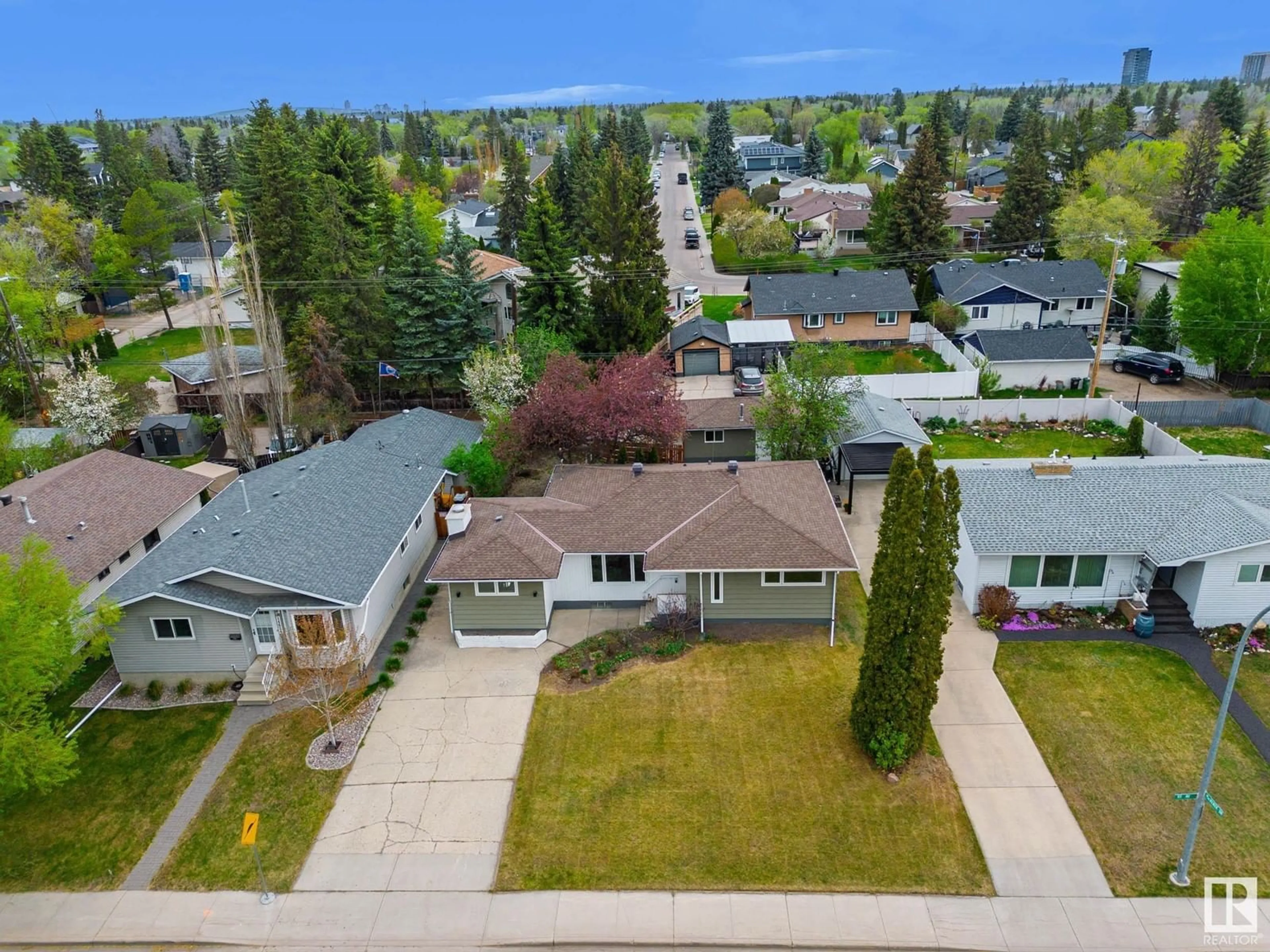 A pic from outside/outdoor area/front of a property/back of a property/a pic from drone, unknown for 14622 95 AV, Edmonton Alberta T5N0B3