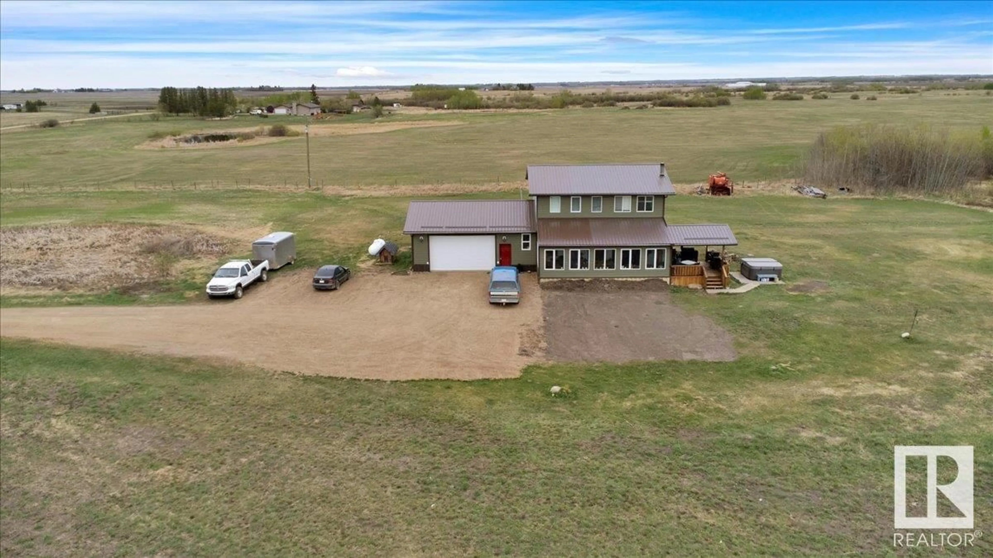 A pic from outside/outdoor area/front of a property/back of a property/a pic from drone, building for 542079 RANGE ROAD 191, Rural Lamont County Alberta T0B2R0