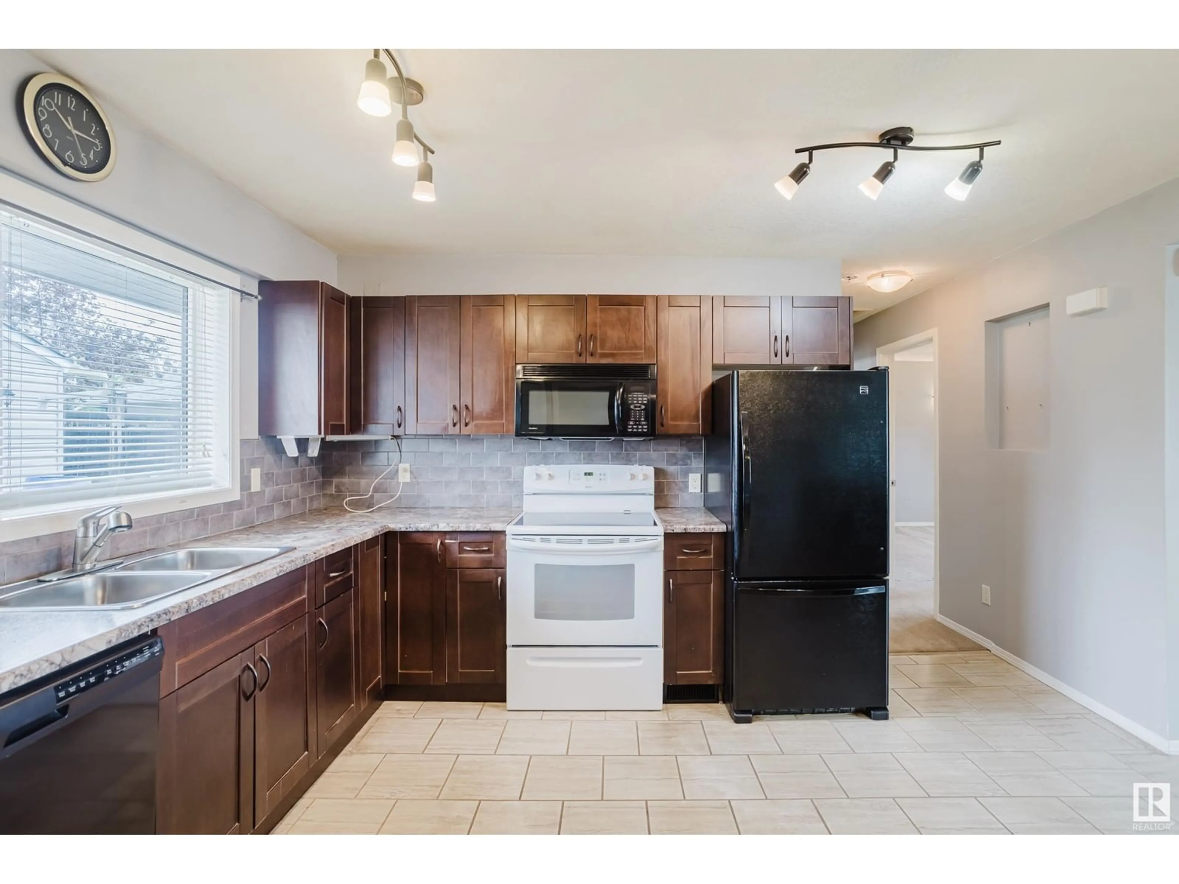 Standard kitchen, unknown for 10520 52 AV, Edmonton Alberta T6H0P1
