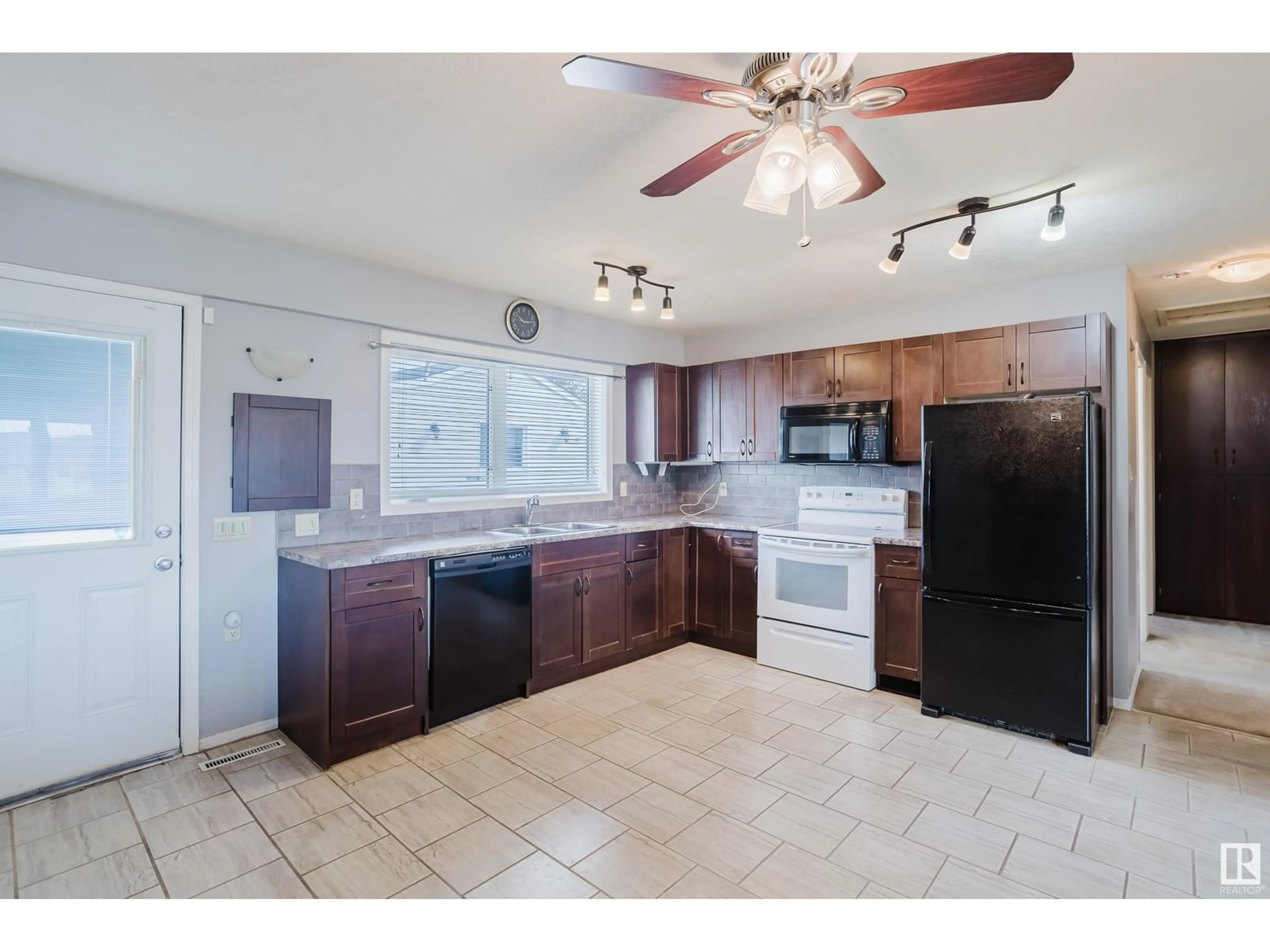 Open concept kitchen, ceramic/tile floor for 10520 52 AV, Edmonton Alberta T6H0P1
