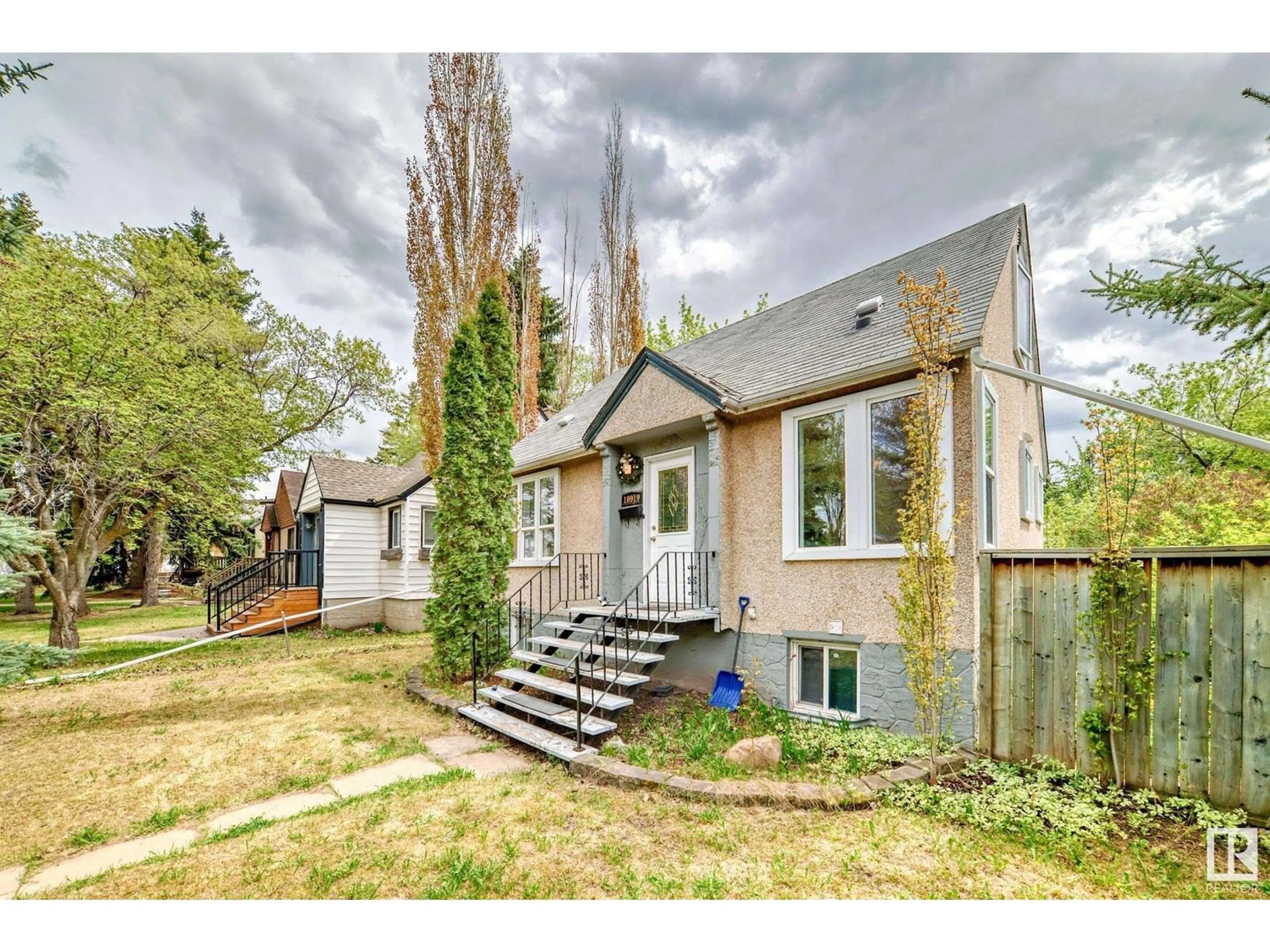 Unknown for 10919 67 AV, Edmonton Alberta T6H2A5