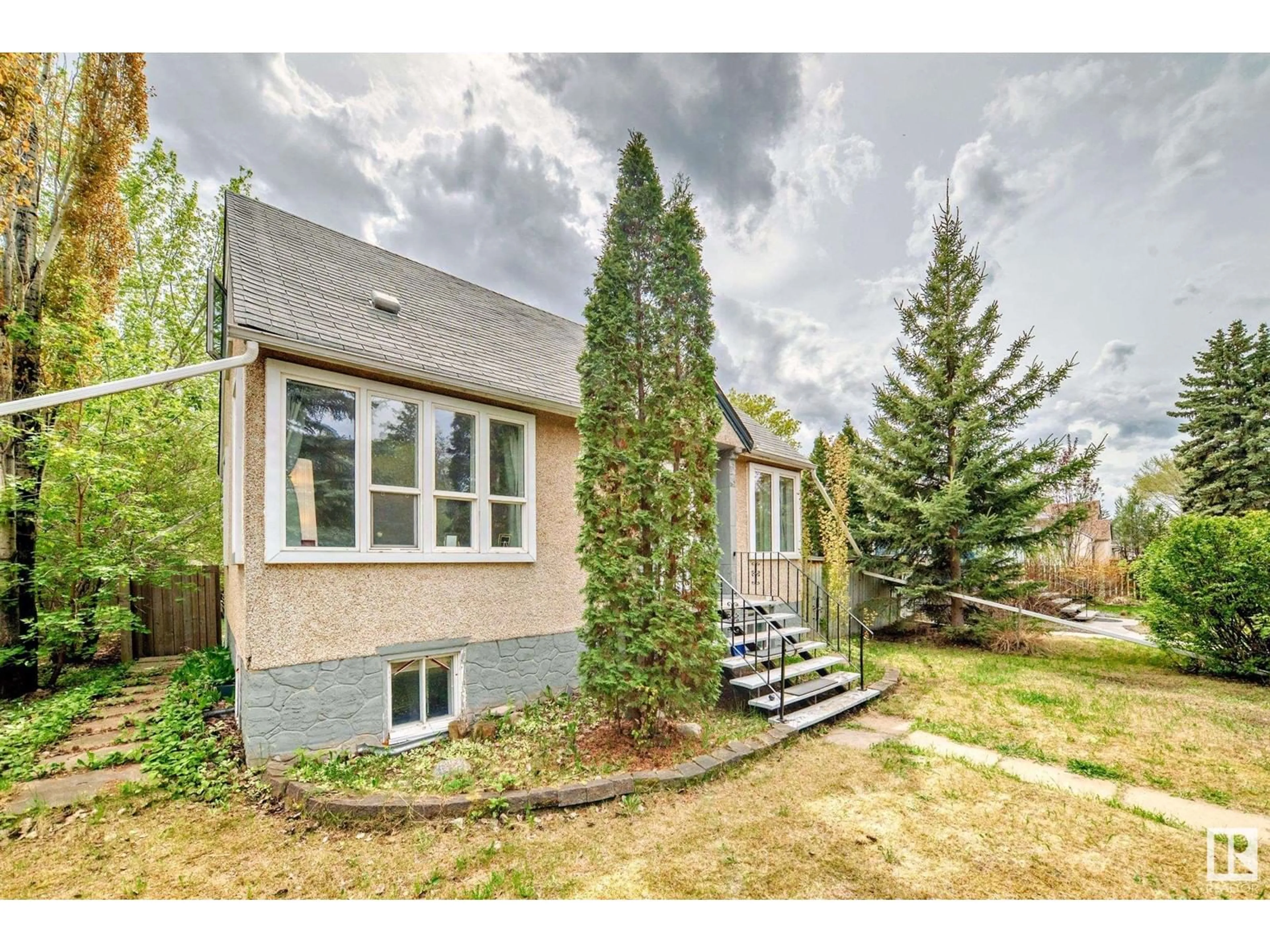 Unknown for 10919 67 AV, Edmonton Alberta T6H2A5