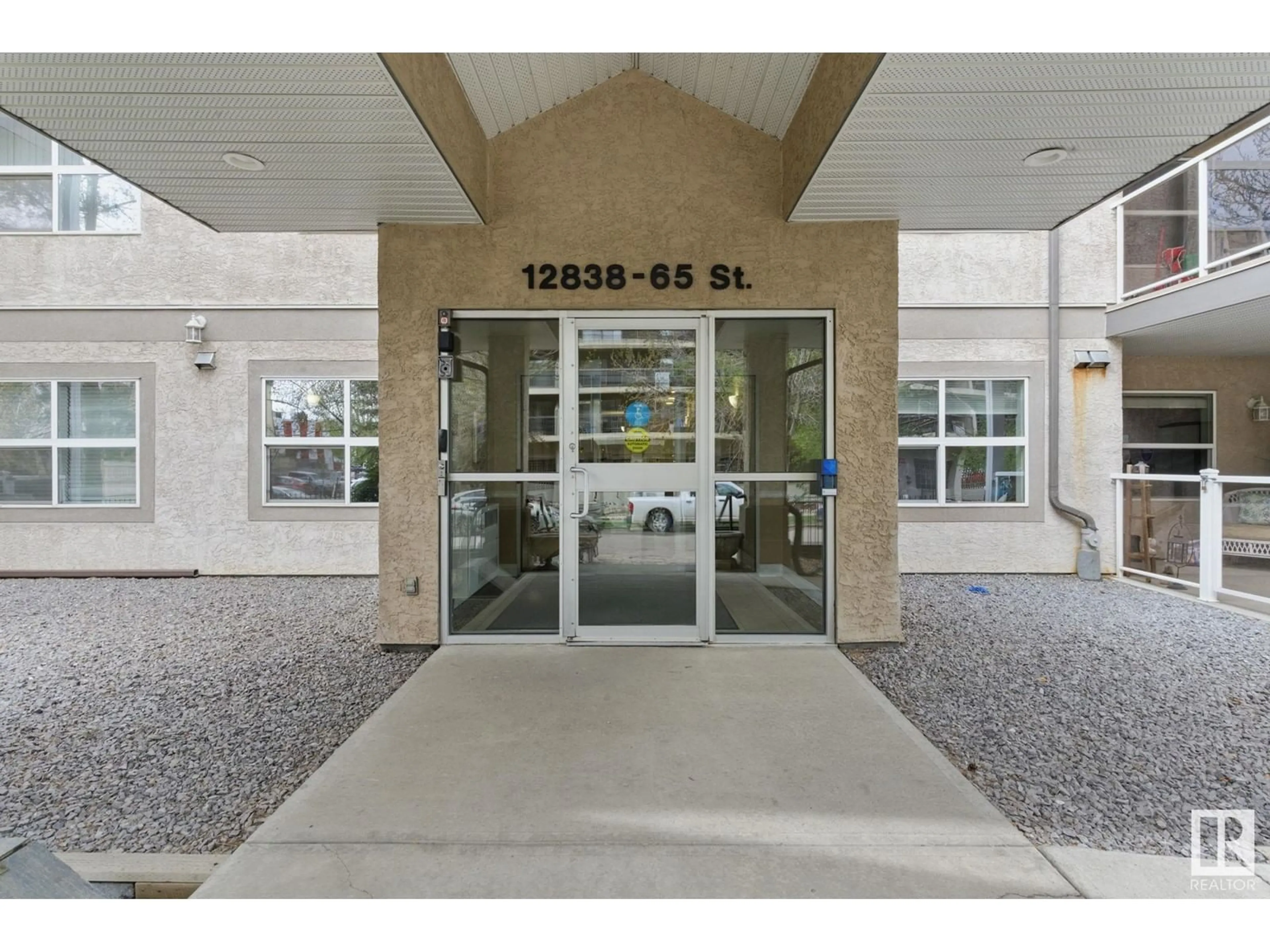 Indoor foyer for #406 - 12838 65 ST NW, Edmonton Alberta T5A5H3