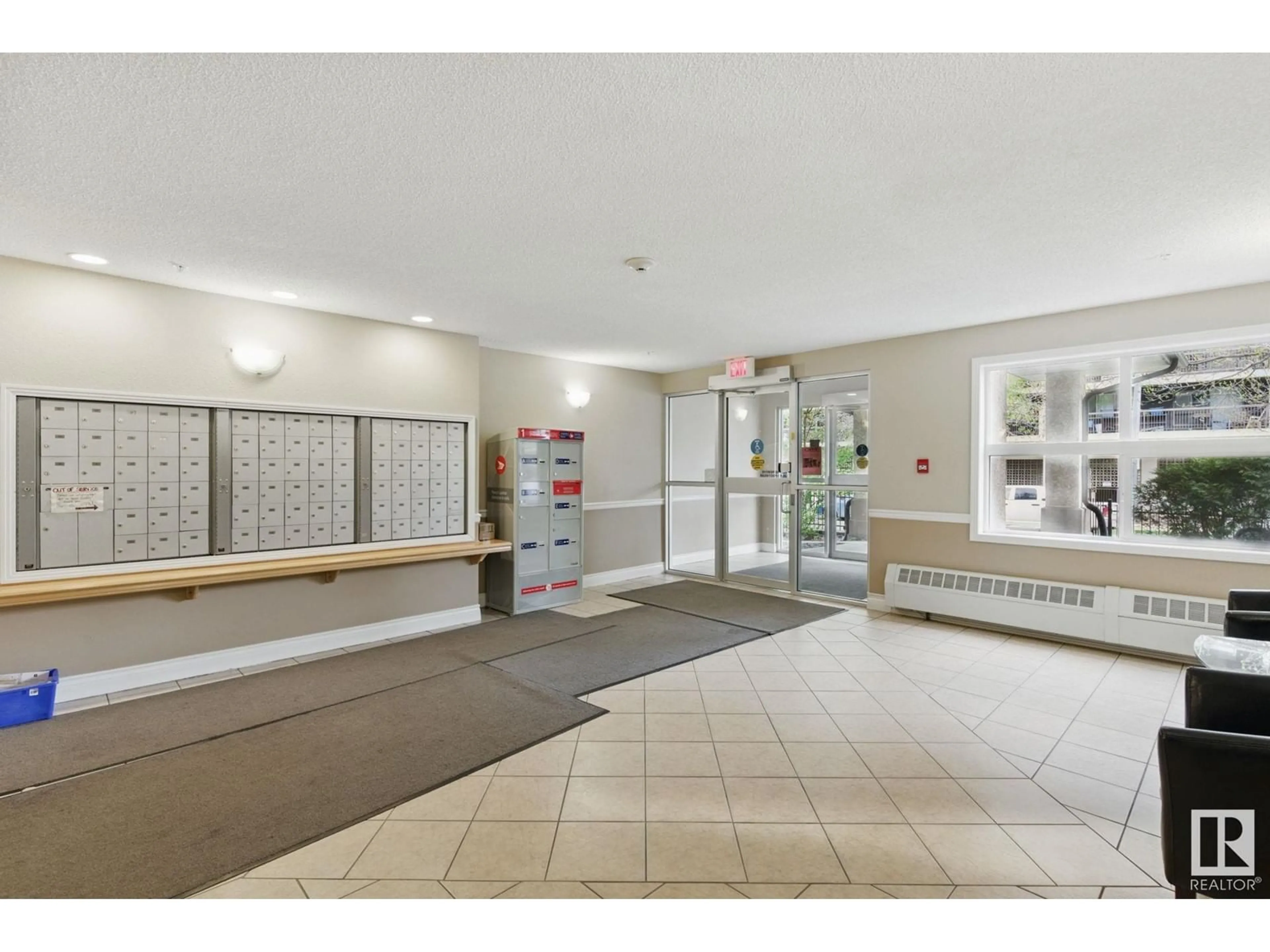 Indoor foyer for #406 - 12838 65 ST NW, Edmonton Alberta T5A5H3
