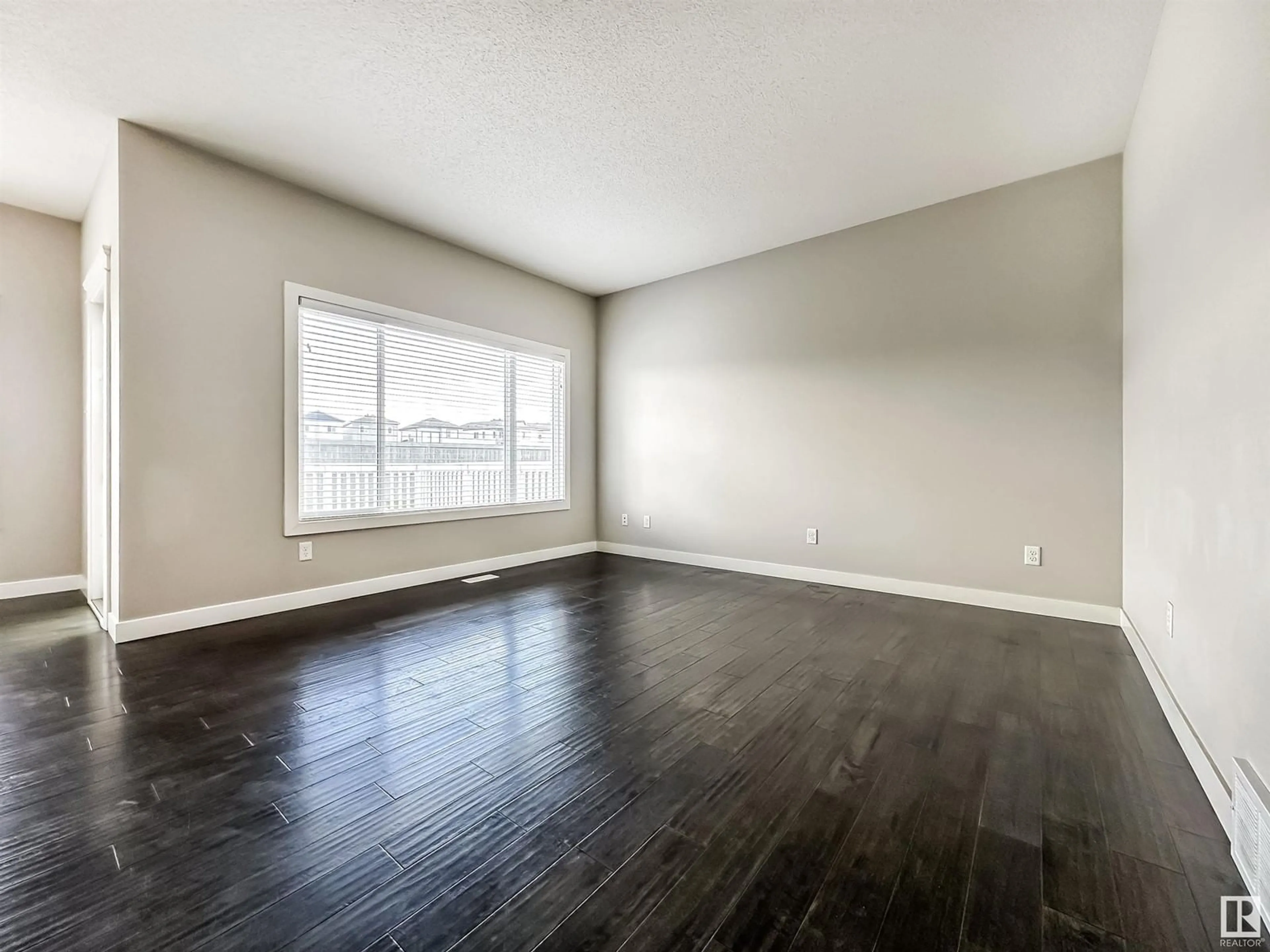 A pic of a room for 2804 16 AV, Edmonton Alberta T6T0Z6
