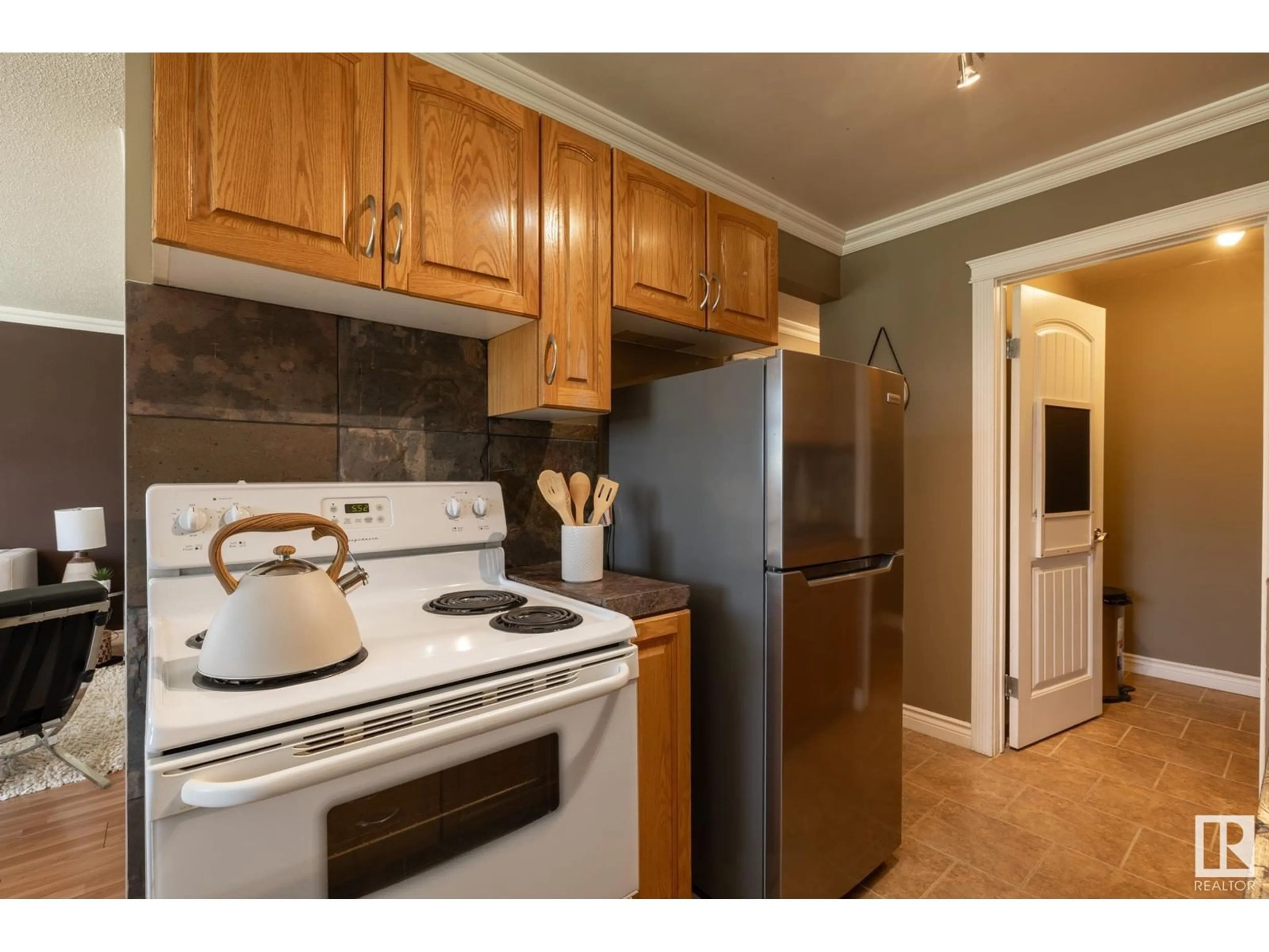 Standard kitchen, wood/laminate floor for #4 - 10904 159 ST, Edmonton Alberta T5P3C1