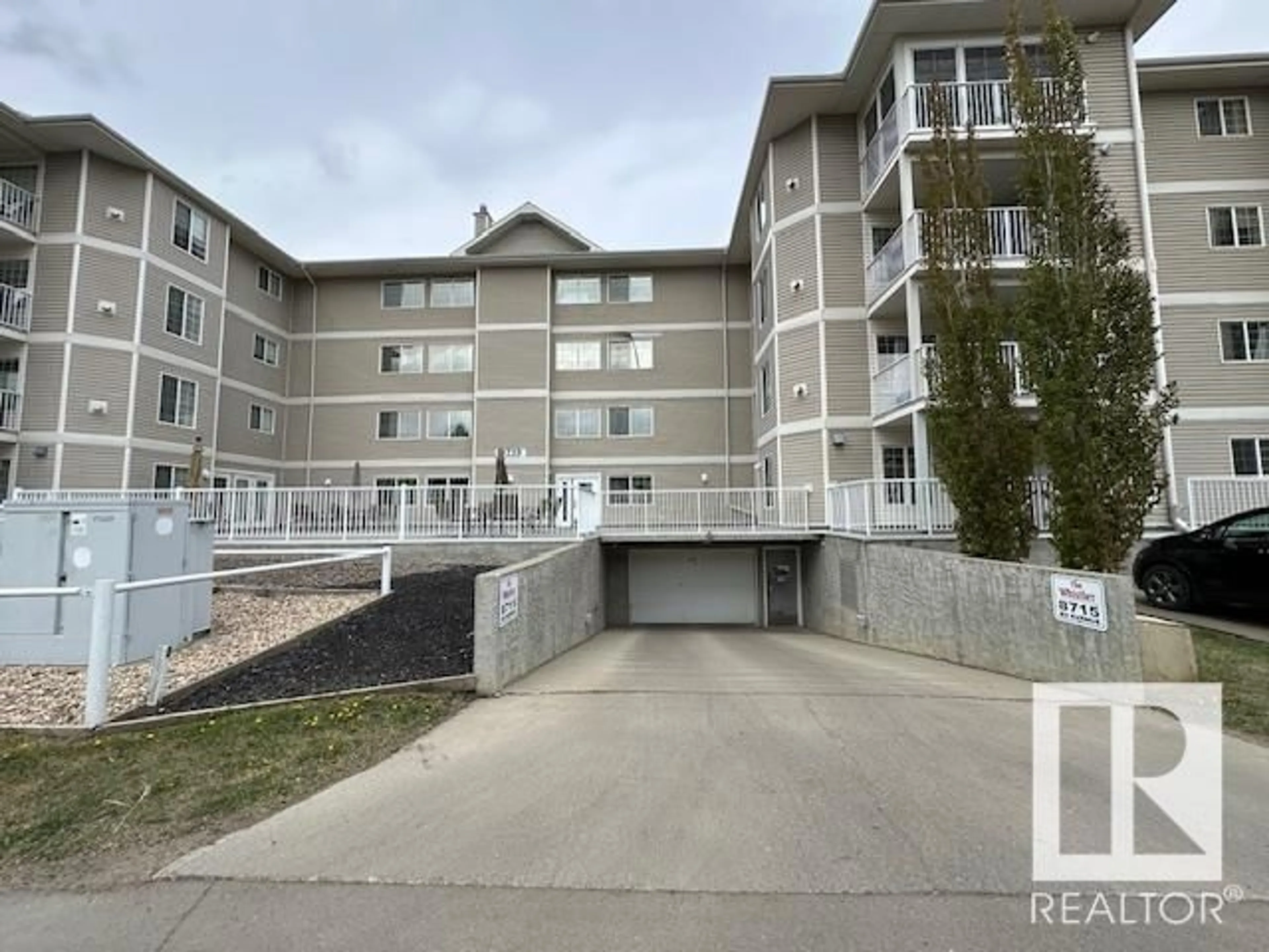A pic from outside/outdoor area/front of a property/back of a property/a pic from drone, water/lake/river/ocean view for 206 - 8715 82 AV, Edmonton Alberta T6C4R6