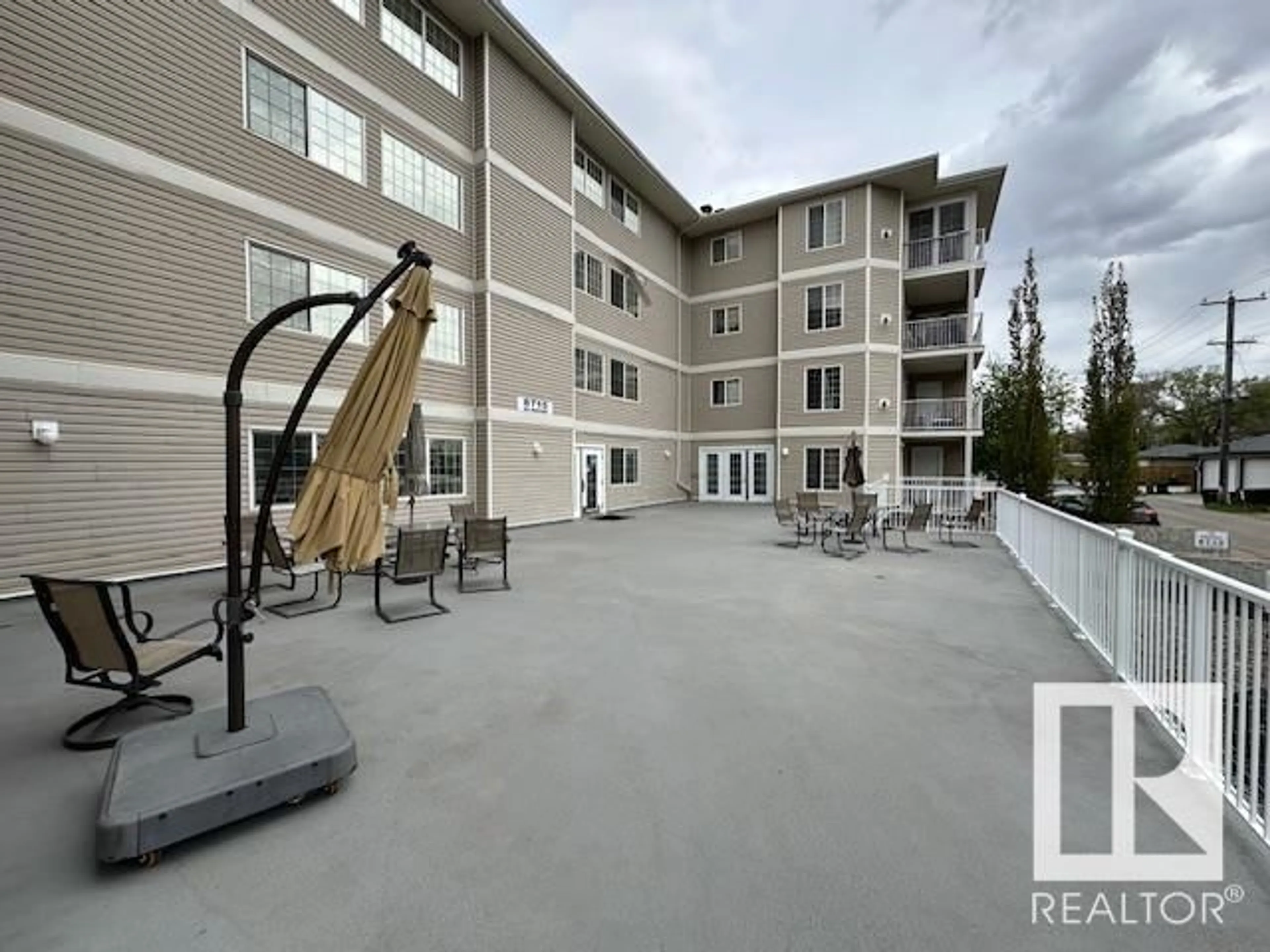 Patio, building for 206 - 8715 82 AV, Edmonton Alberta T6C4R6